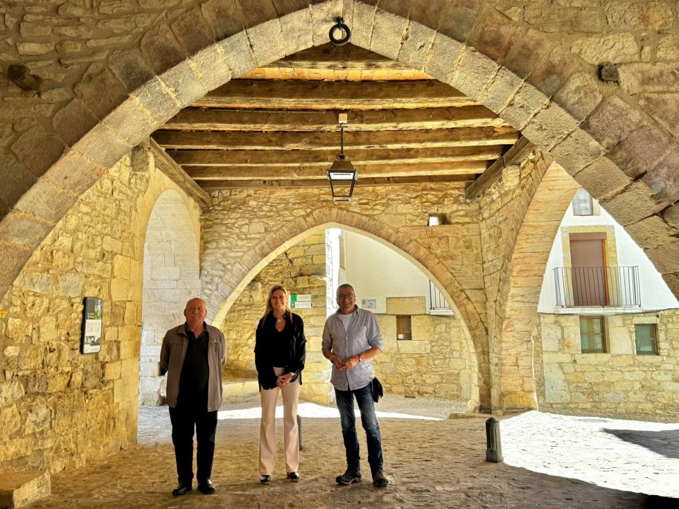 La delegada del Consell en Castellón, Susana Fabregat, en una visita a Ares del Maestrat