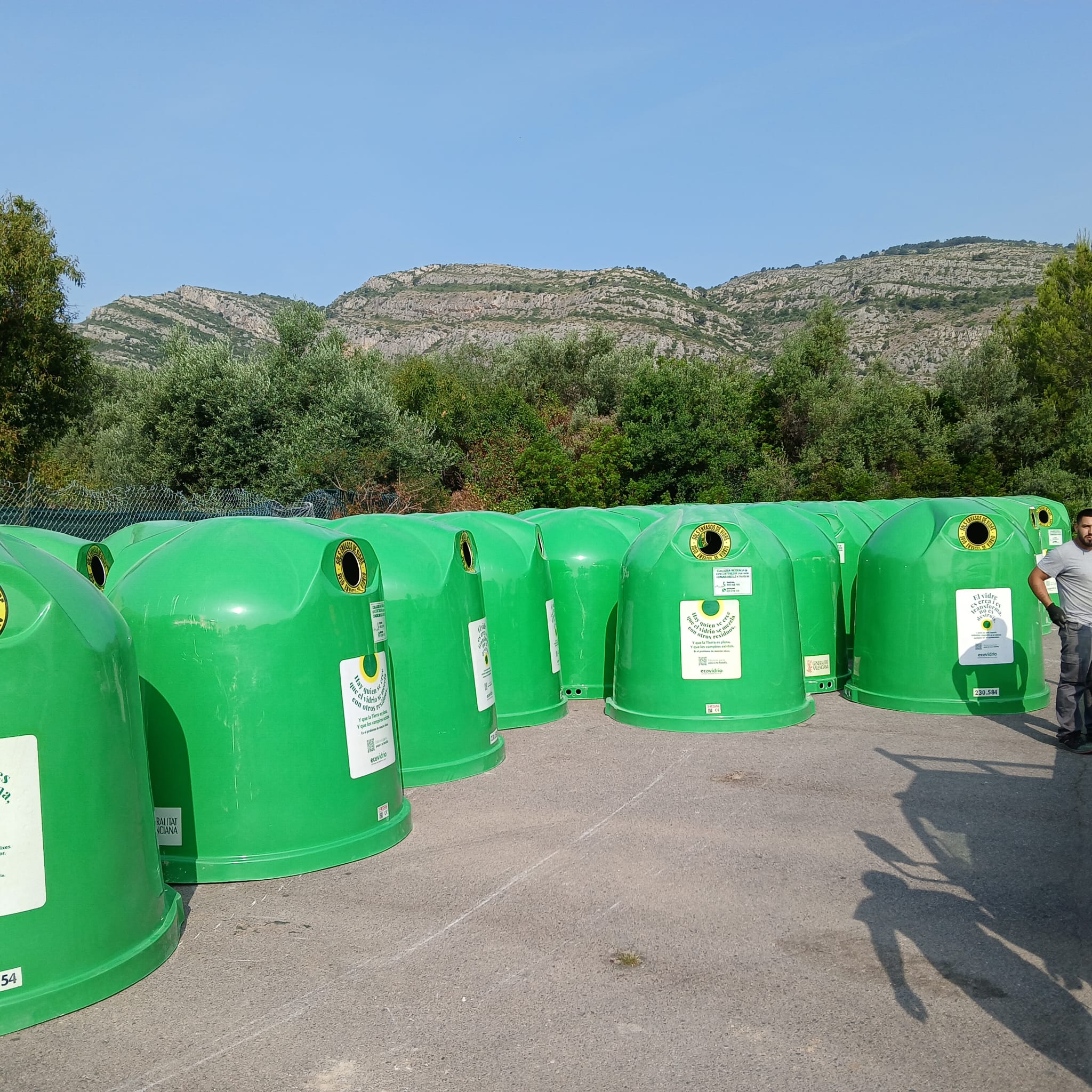 Contenedores verdes en Oropesa