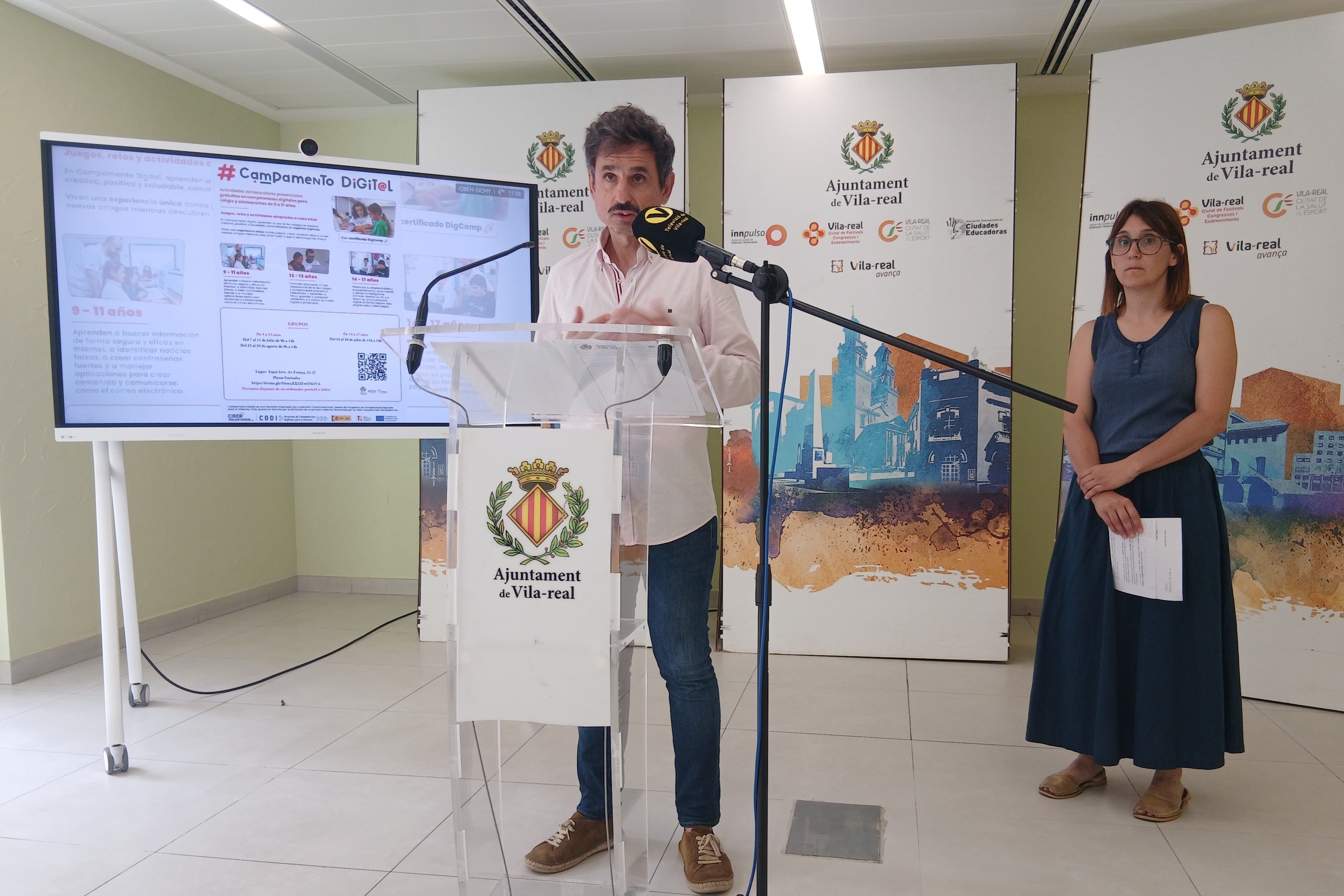 El concejal Toni Marin y la técnica de la UPCCA Elisa Marimon