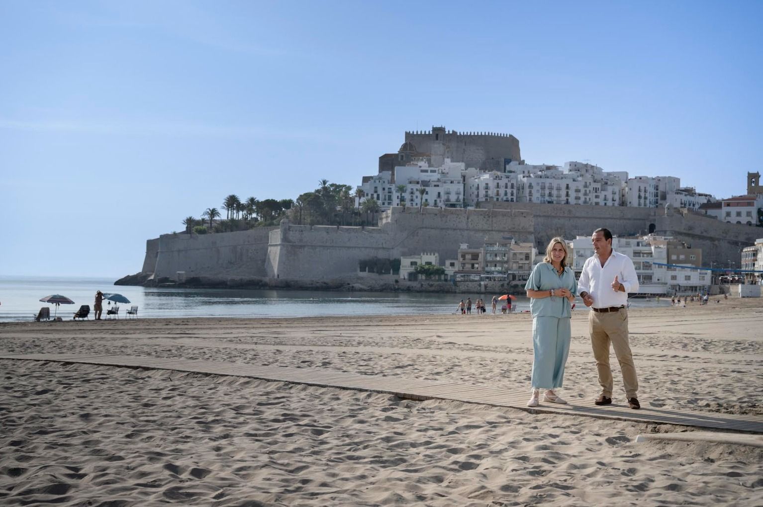 Marta Barrachina visita Peníscola en l'inici de l'estiu