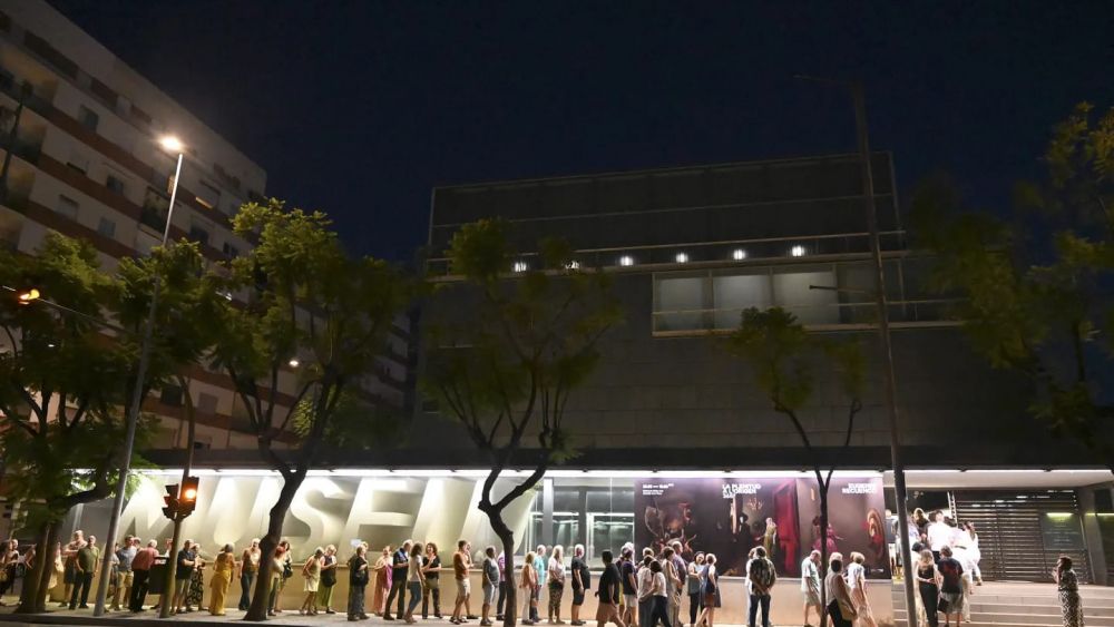 Público de Nits al Claustre de Castellón Público de Nits al Claustre de Castellón