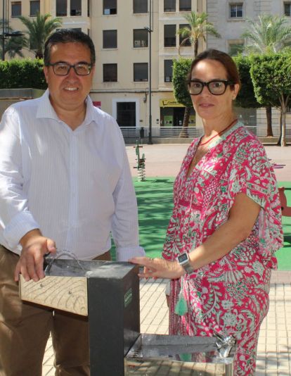 Cabañero y Selma en una fuente de Castellón