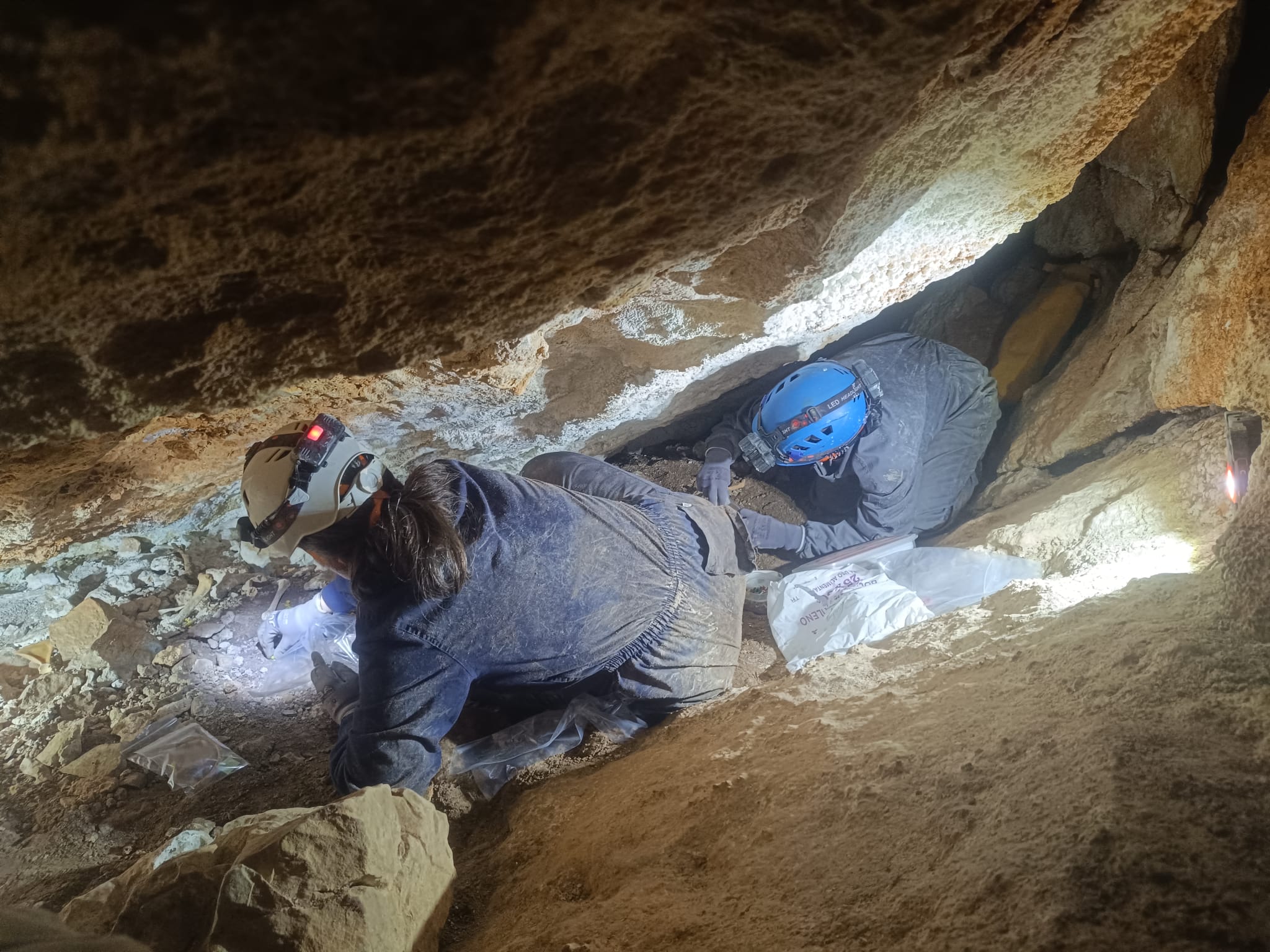 Excavaciones en la Crebada-Cova dels Aragonesos