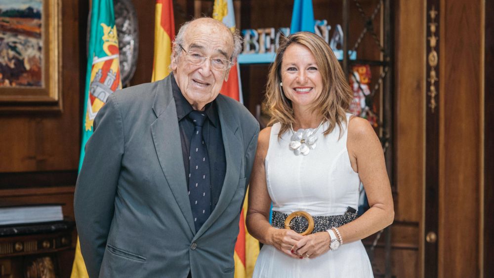 Begoña Carrasco recibe a Ignacio Pérez de Heredia y Valle, nuevo hijo adoptivo de la ciudad Begoña Carrasco recibe a Ignacio Pérez de Heredia y Valle, nuevo hijo adoptivo de la ciudad
