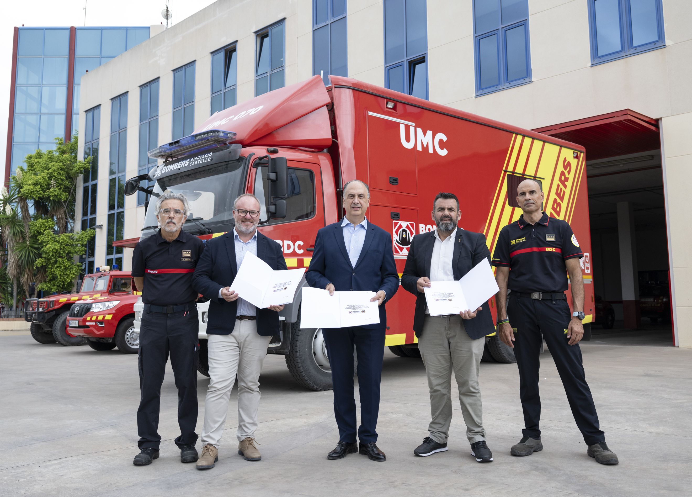 Firma del acuerdo entre el consorcio provincial de Bomberos de Valencia y el de Castellón