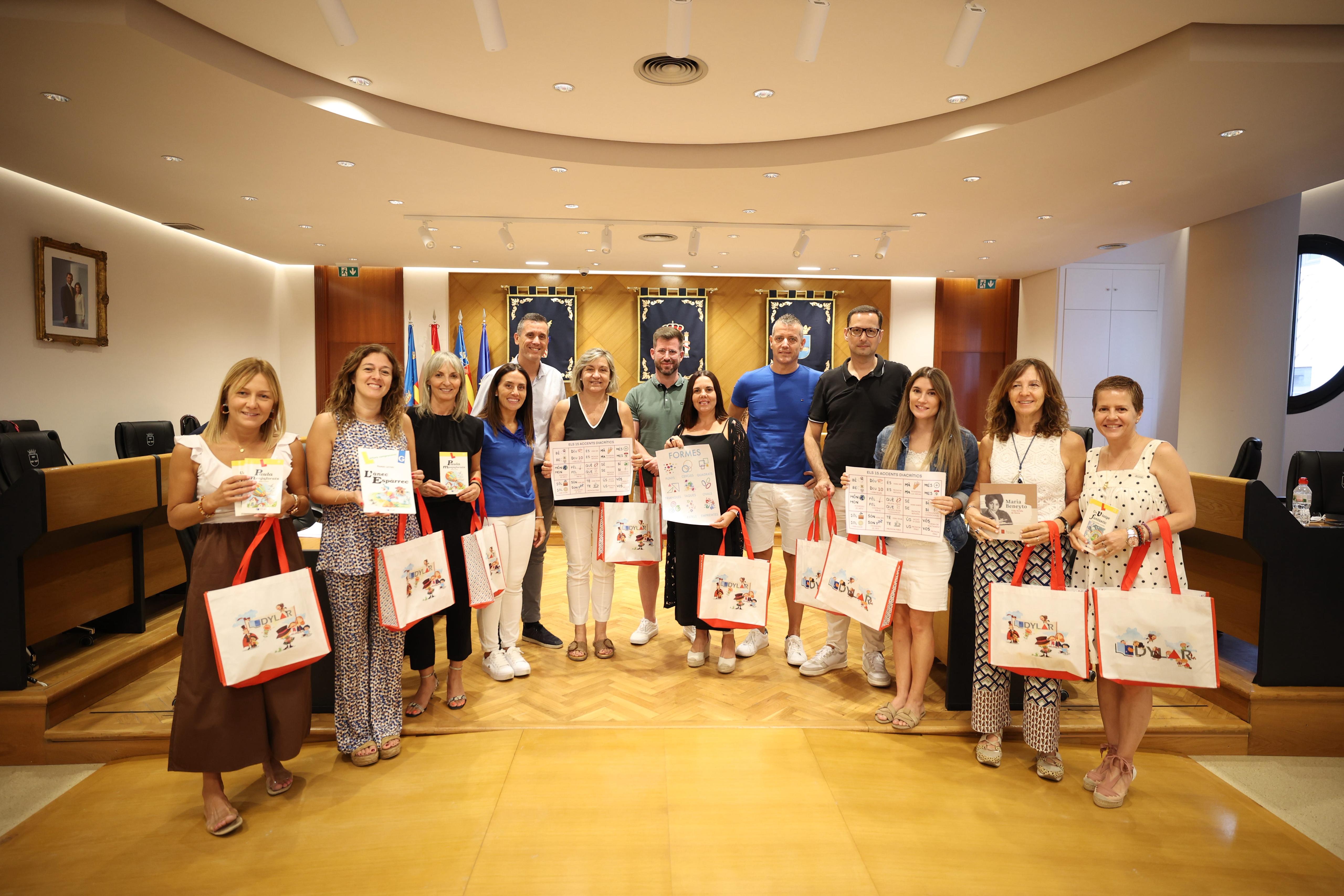 Material en valenciano para el inicio de curso en Burriana