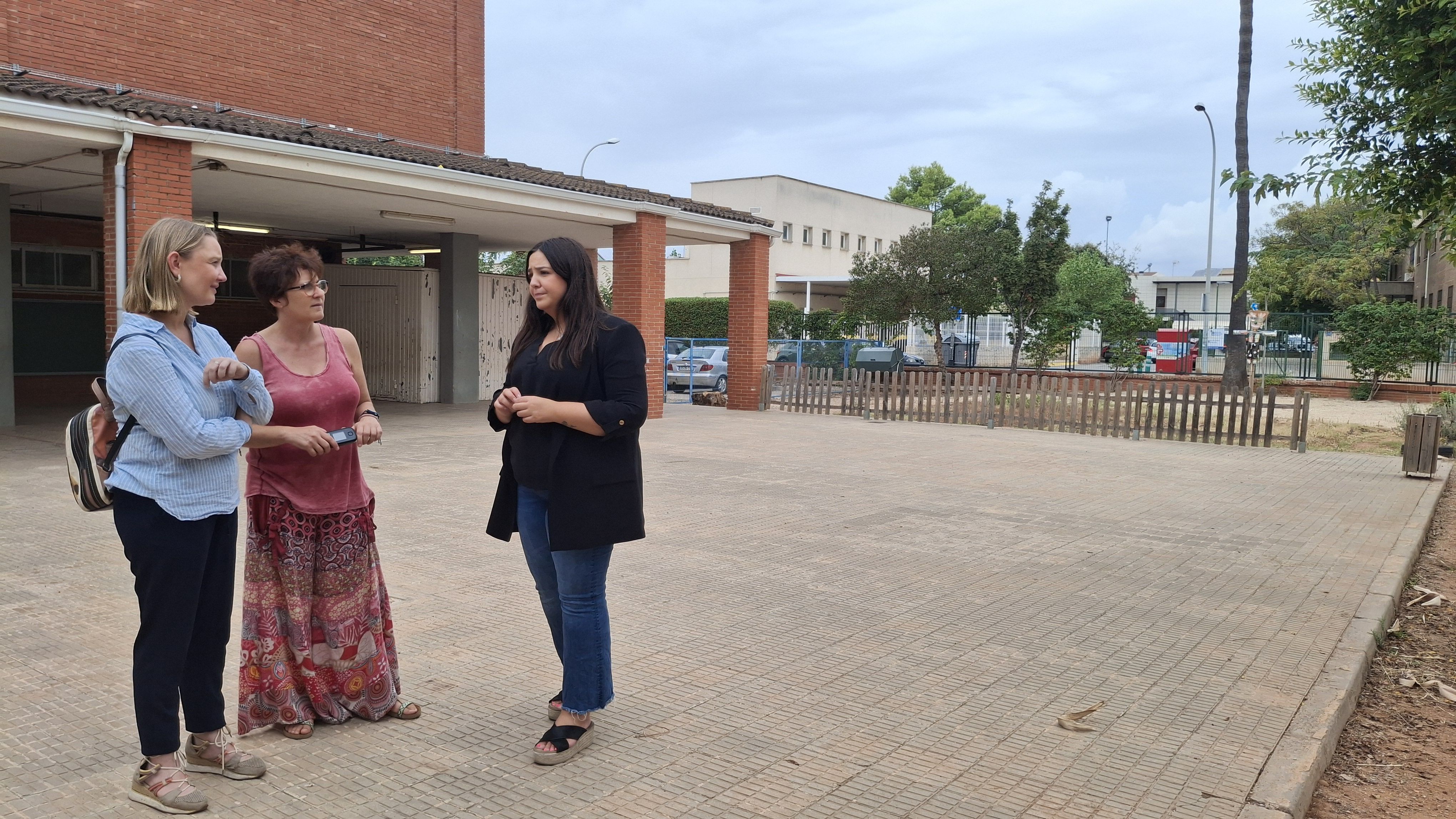 Vila-real vuelve a las aulas con una visita al CEIP Carlos Sarthou