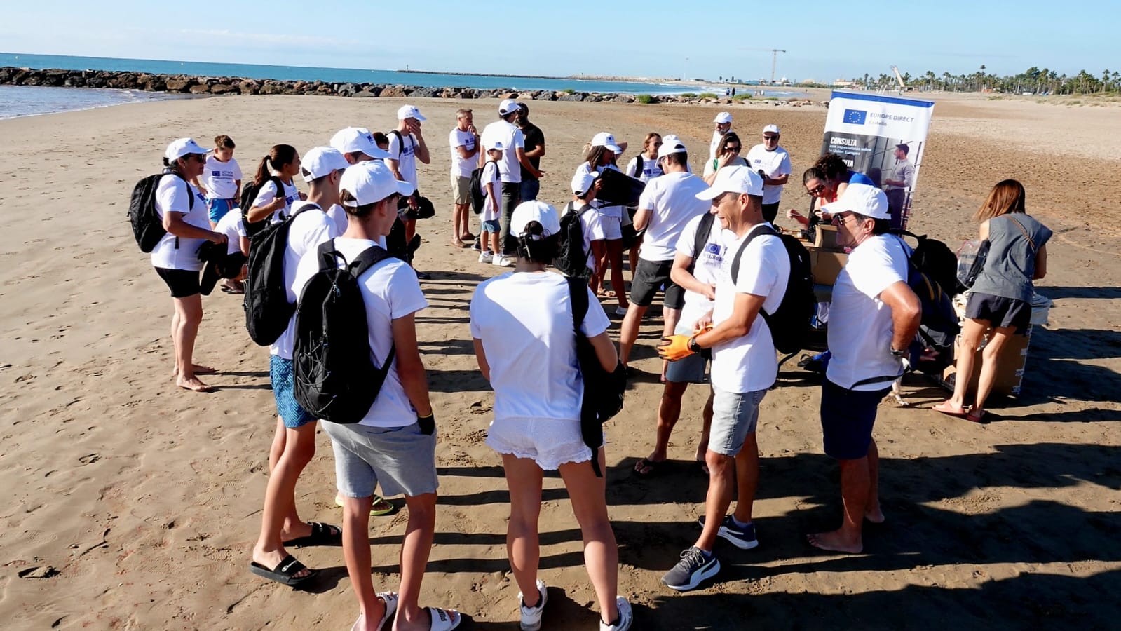 Neteja a les platges de Burriana