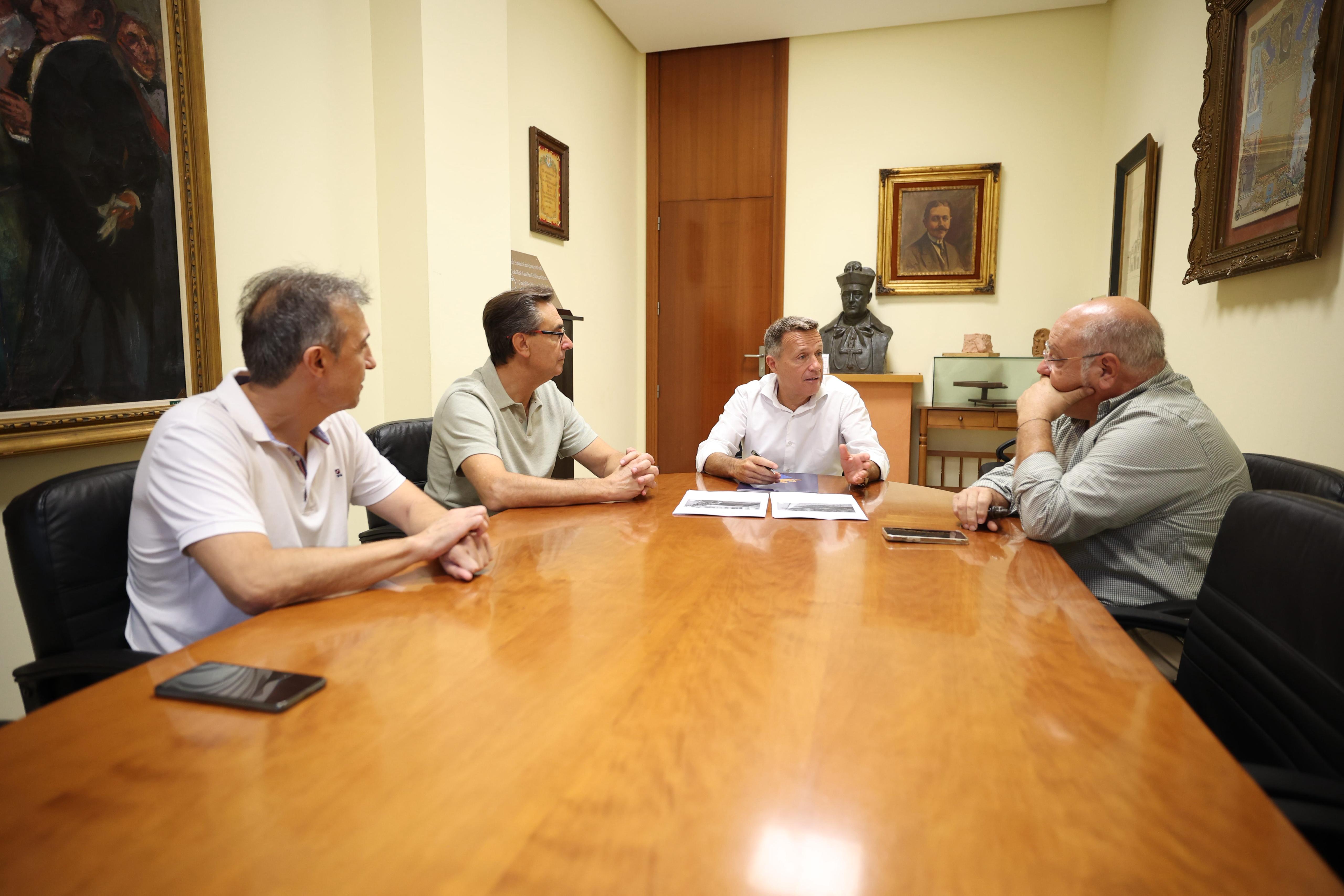 Jorge Monferrer reunit amb agricultors de Burriana