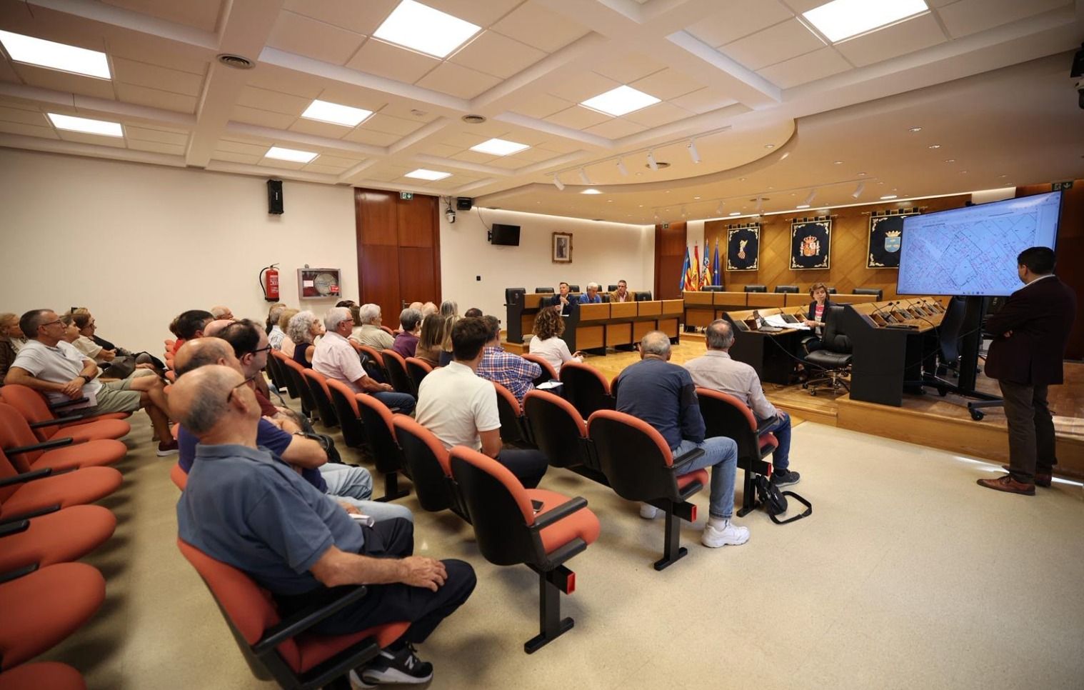 Reunió de l'Ajuntament de Borriana amb els veïns de les unitats A14 i A16