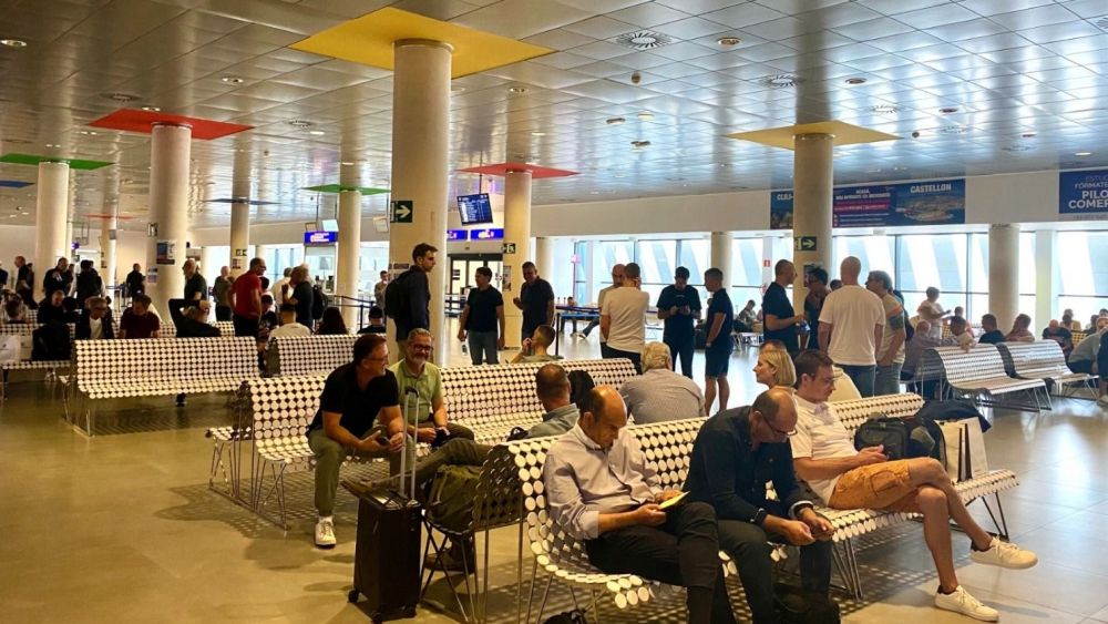 Passatgers en l'aeroport de Castelló Passatgers en l'aeroport de Castelló