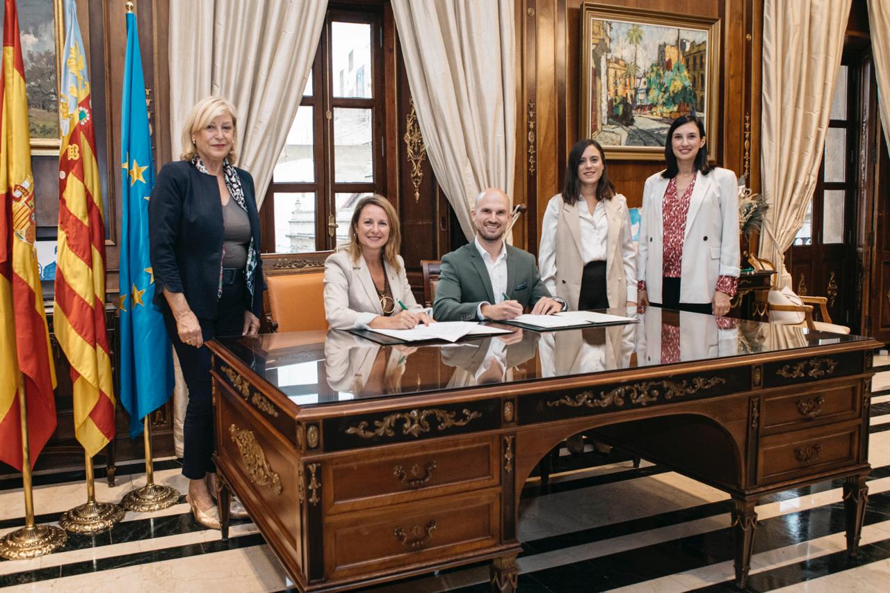 Firma del conveni de col·laboració entre l'Ajuntament de Castelló i la UNED