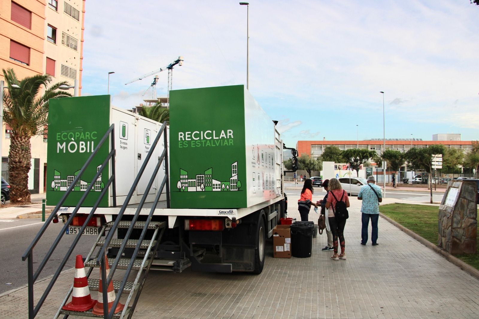 Un camión del ecoparque móvil en Castellón