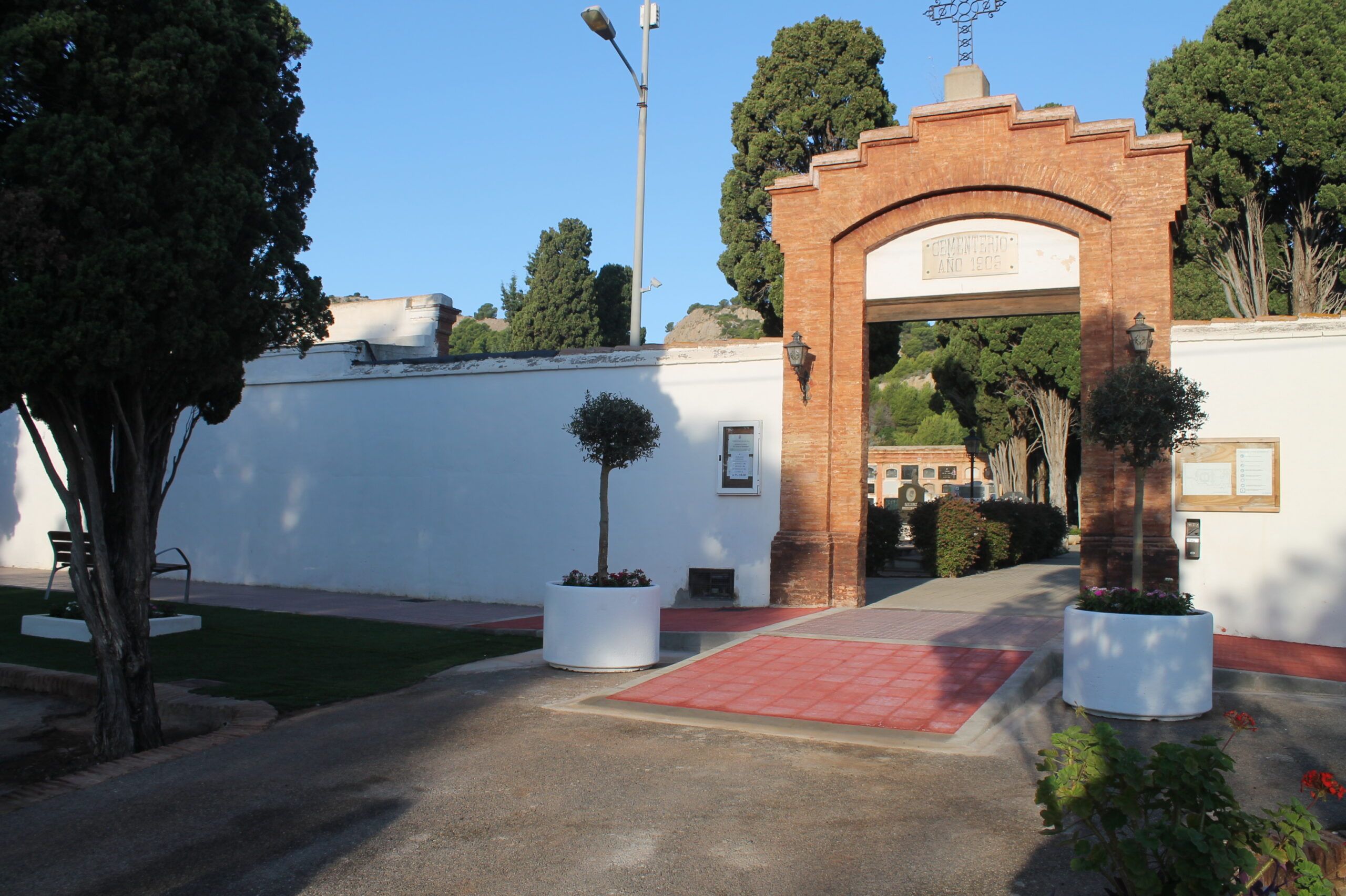 Porta del cementeri de Benicàssim