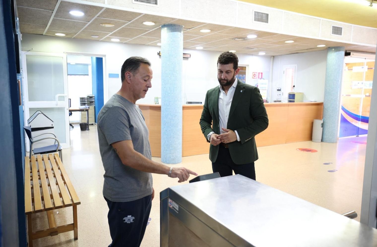 Màquina de control d'accessos a les instal·lacions esportives de Borriana