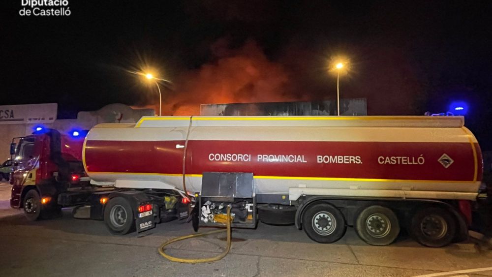 Camio remolc nodriça dels bombers de Castelló Camio remolc nodriça dels bombers de Castelló