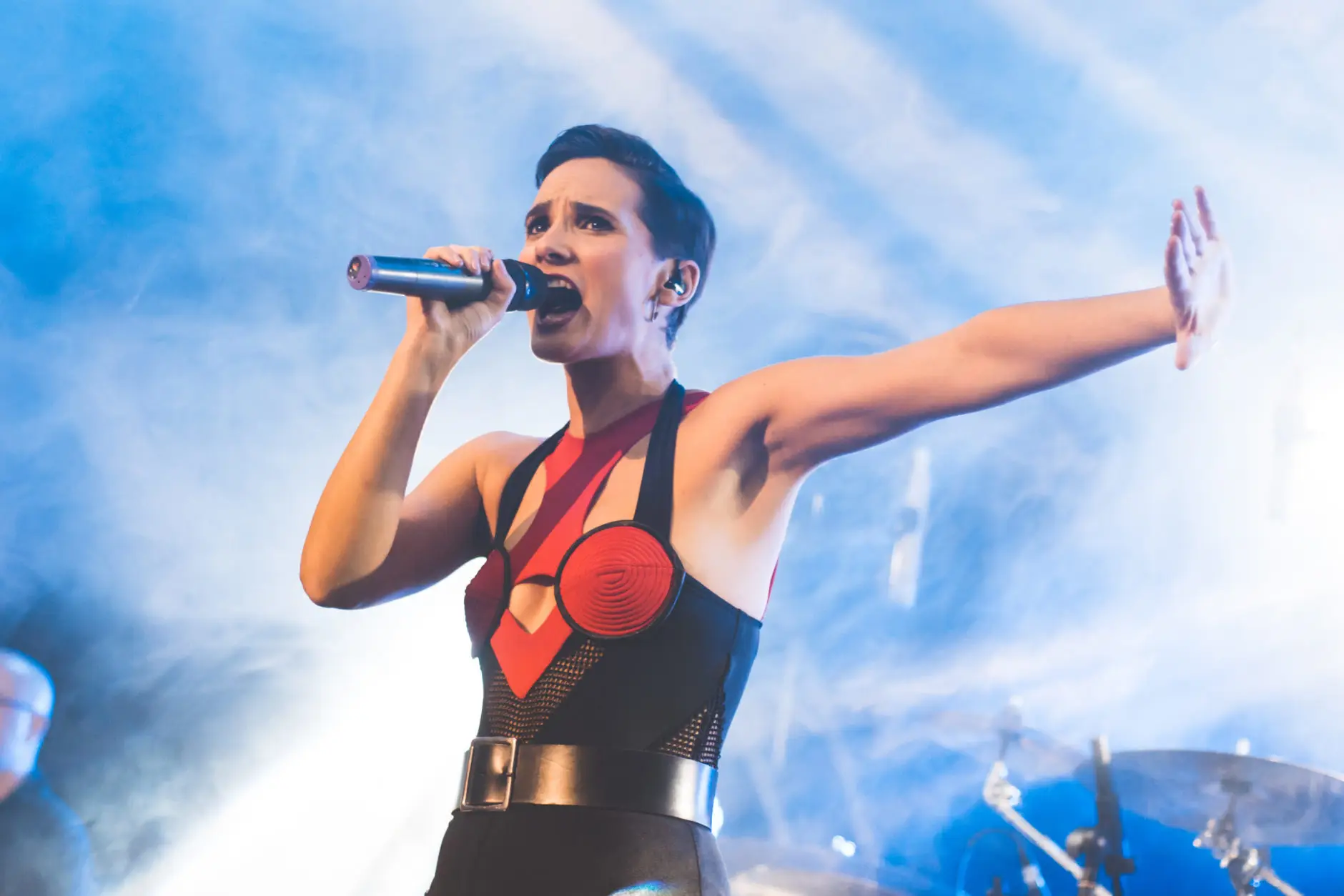 hija de la luna homenaje a mecano 03 scaled 1880x1254