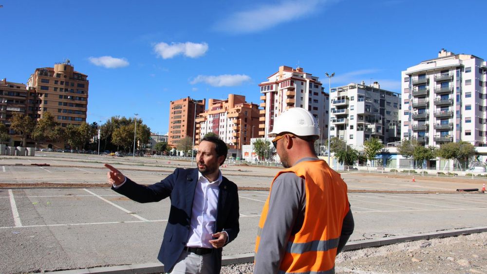 El regidor Sergio Toledo visita les obres del nou aparcament de Castelló El regidor Sergio Toledo visita les obres del nou aparcament de Castelló