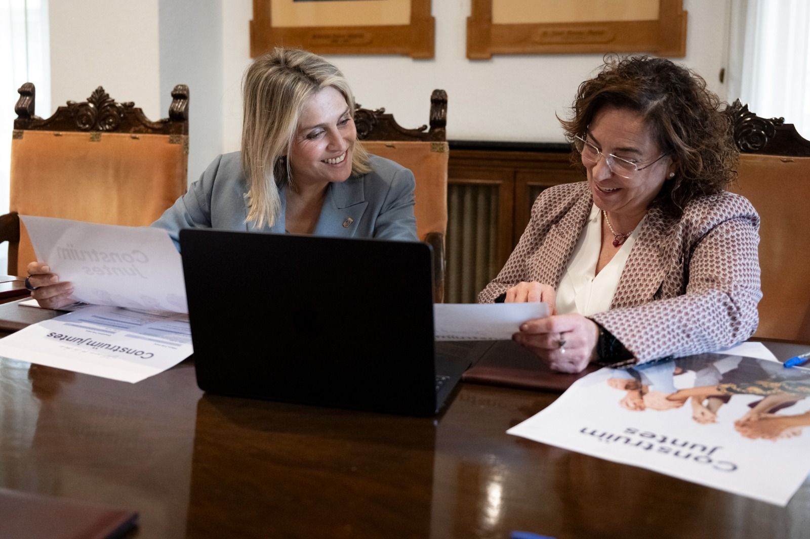 La presidenta Marta Barrachina i la diputada Marisa Torlà