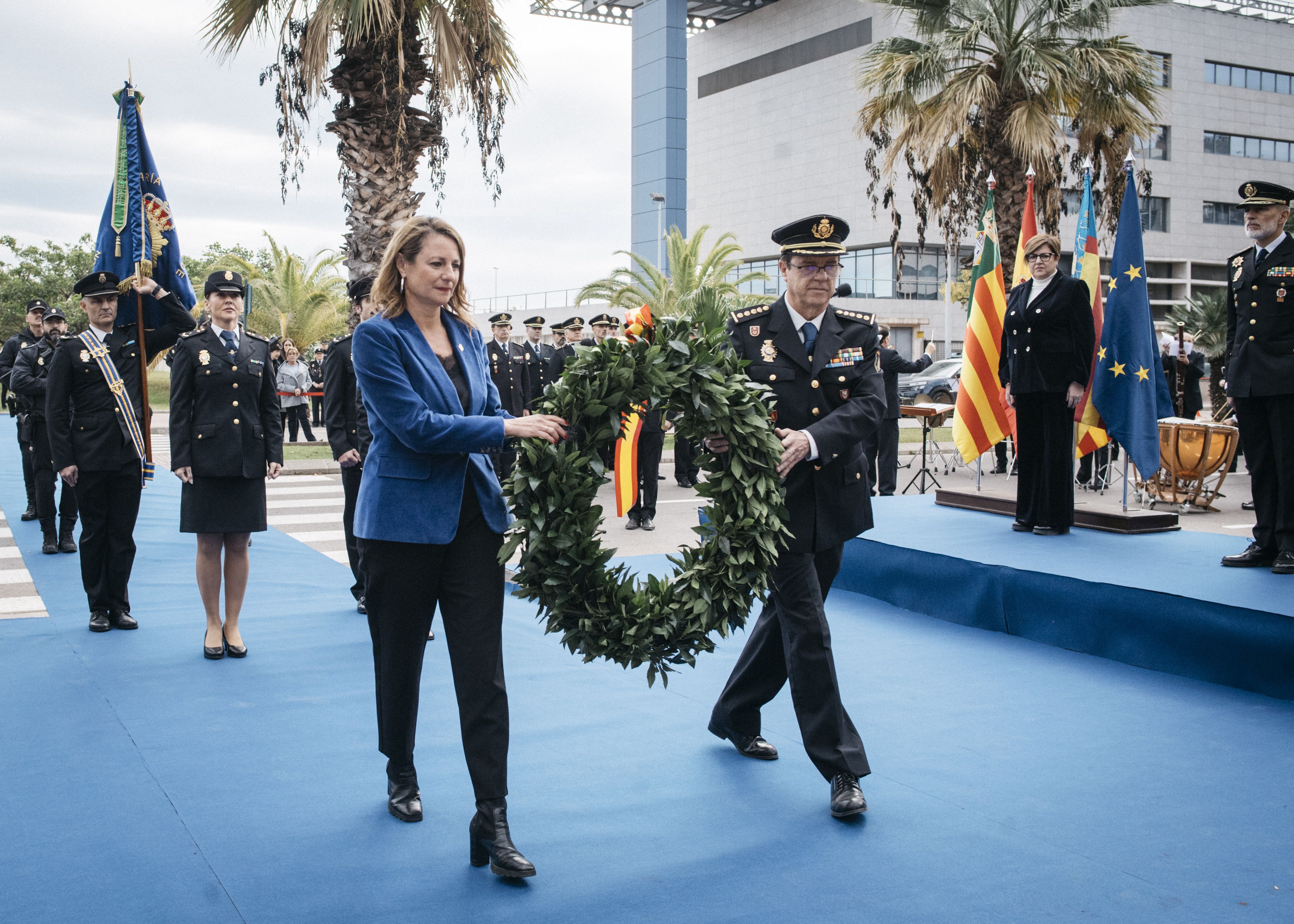 Alcaldessa de Castelló en el Passeig de la Policia Nacional Alcaldessa de Castelló en el Passeig de la Policia Nacional