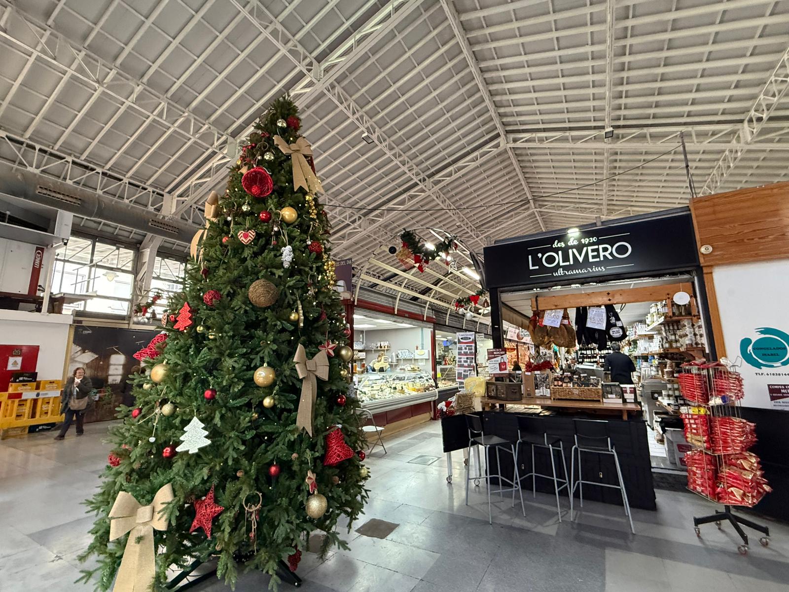 Árbol de Navidad en el mercado de Burriana