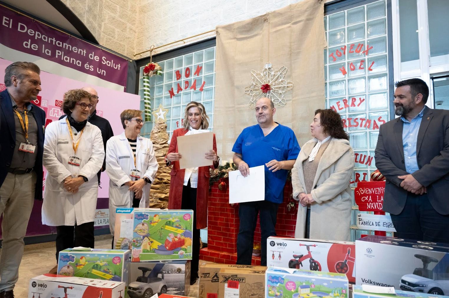 Repartiment de joguets als hospitals de Castelló