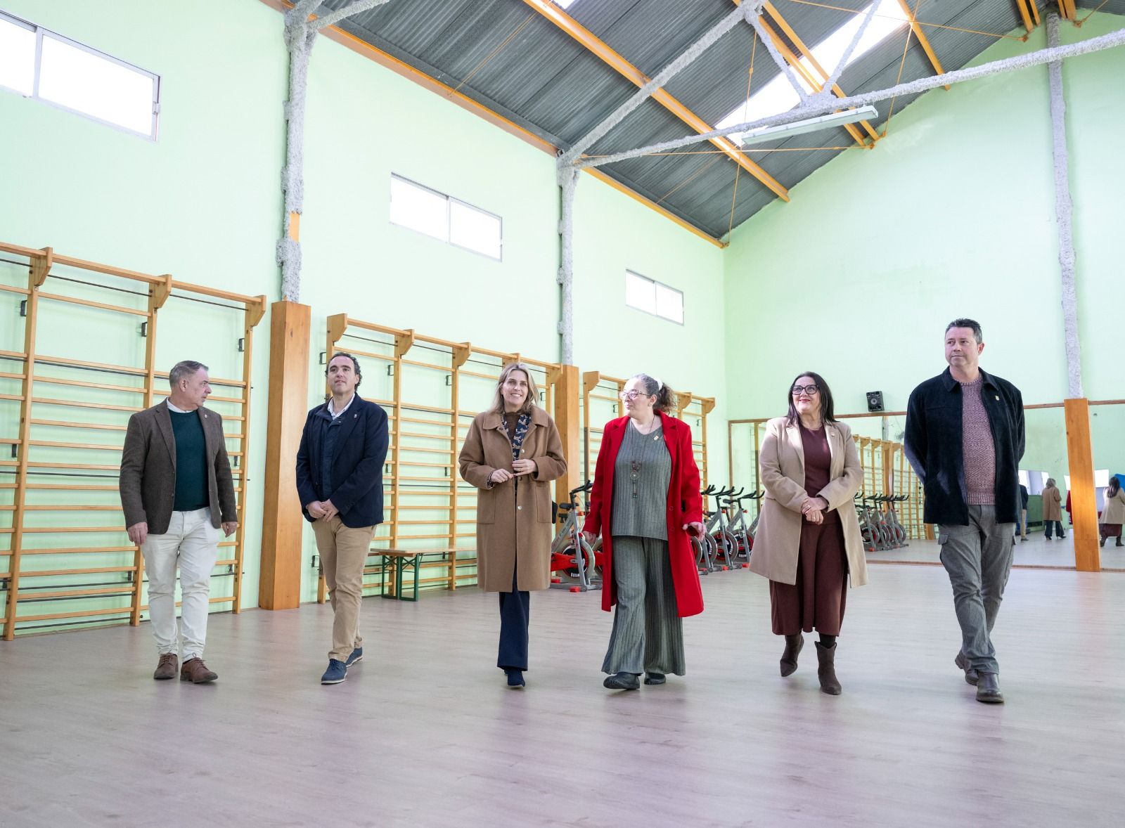 Marta Barrachina visita el gimnàs municipal de Vilavella