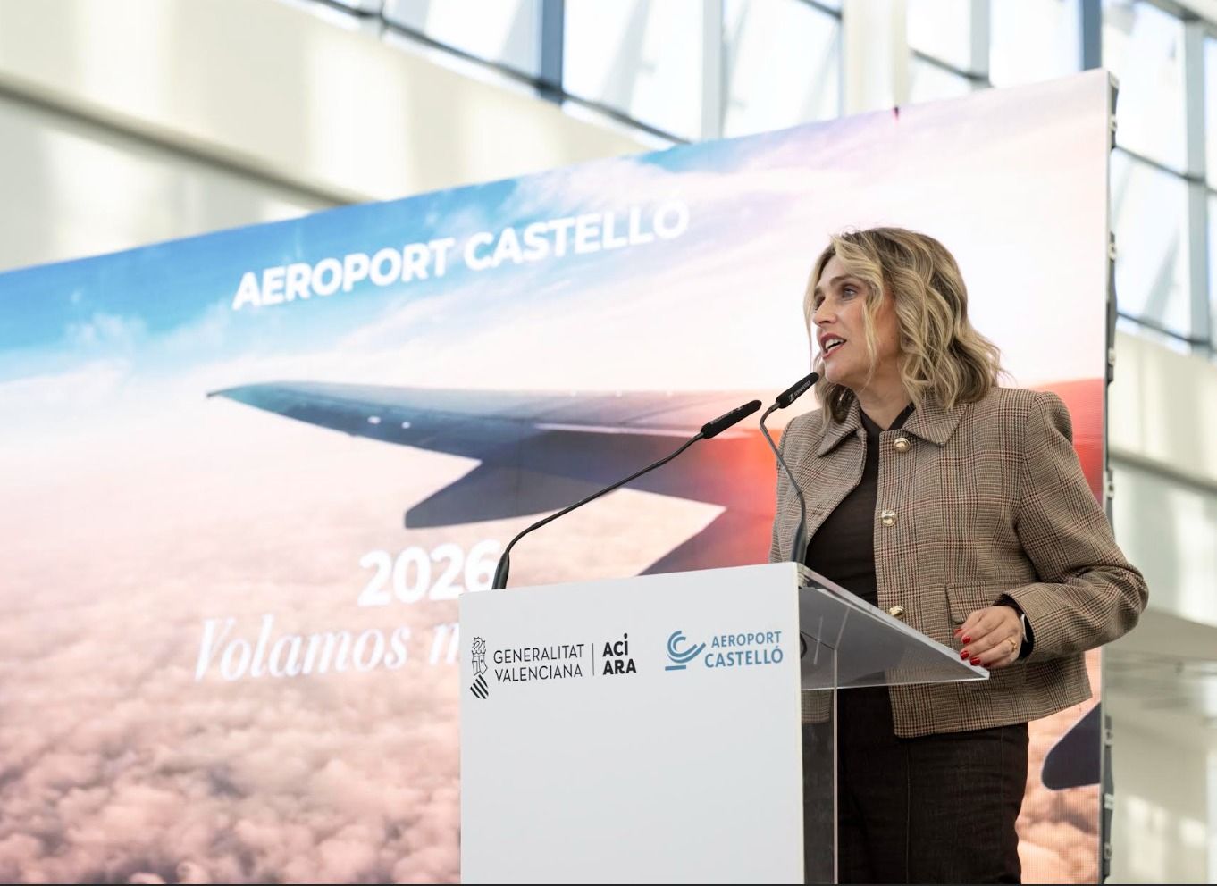 Barrachina assistix a la presentació de les rutes aèries de 2026 en l'aeroport de Castelló