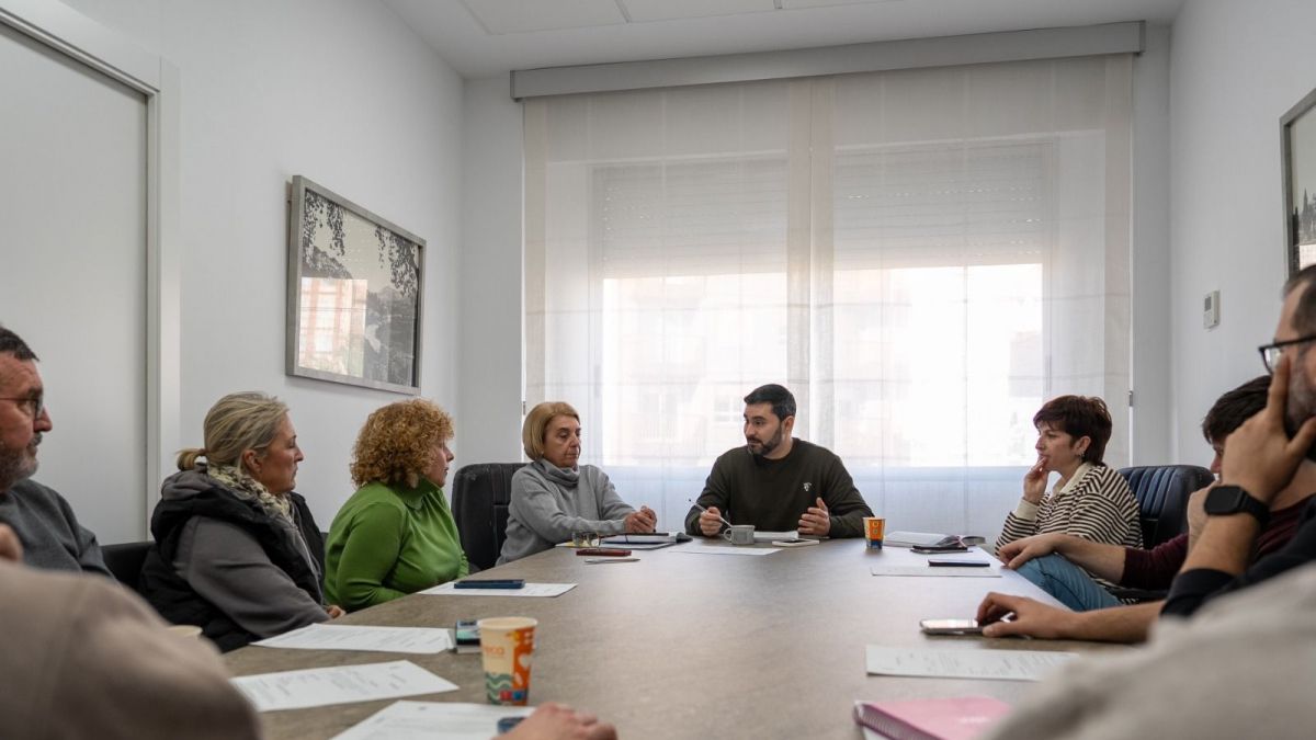 Reunió del equip de govern en els veïns i veïnes de l'Alcora