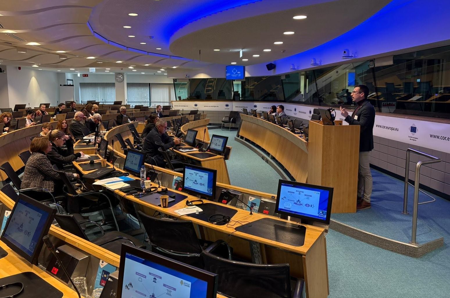 Vidal presenta la Casa de la Família de Castelló a Brussel·les