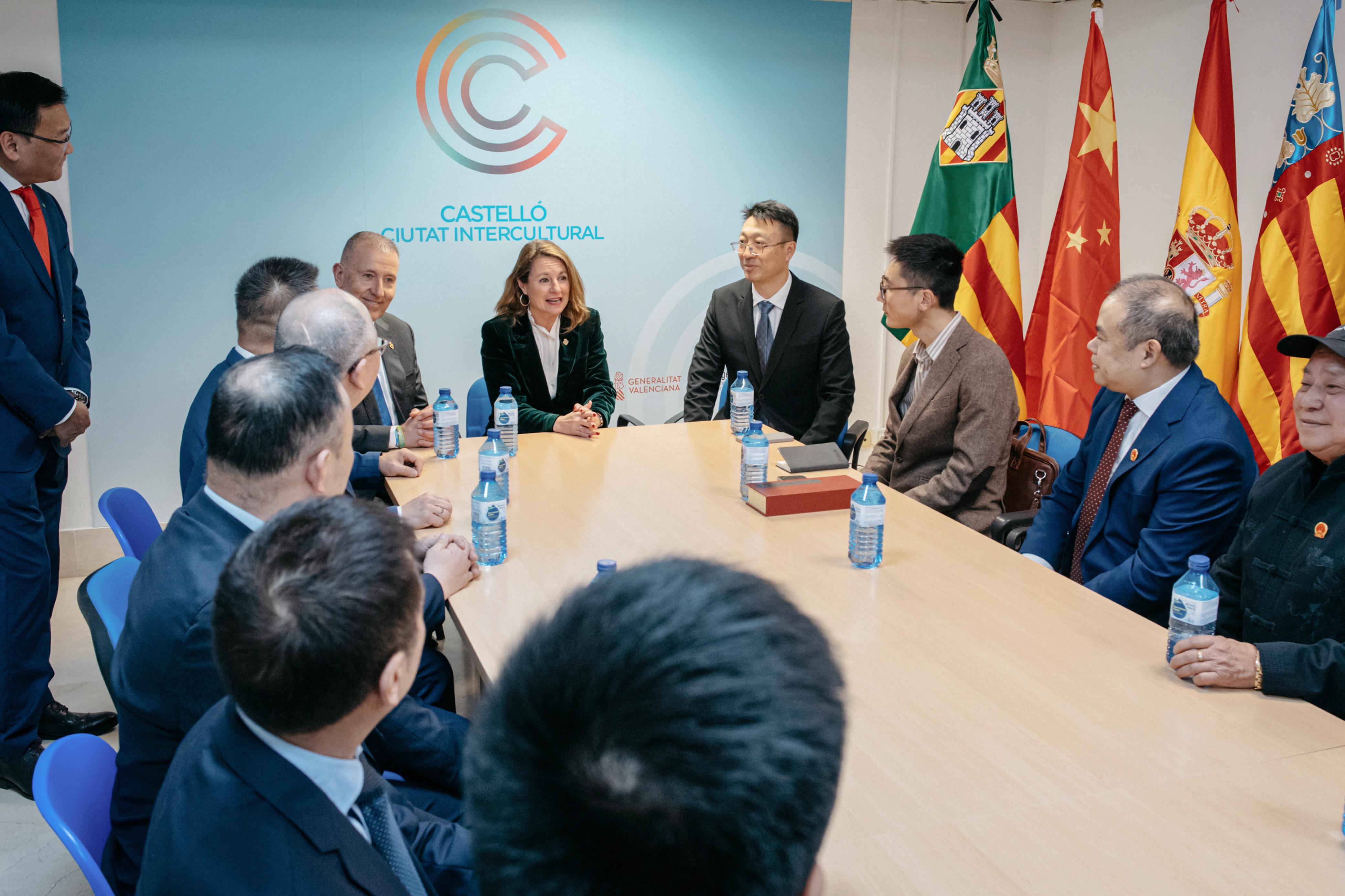 Carrasco es reunix amb el secretari general de l'Ambaixada de la Xina Carrasco es reunix amb el secretari general de l'Ambaixada de la Xina