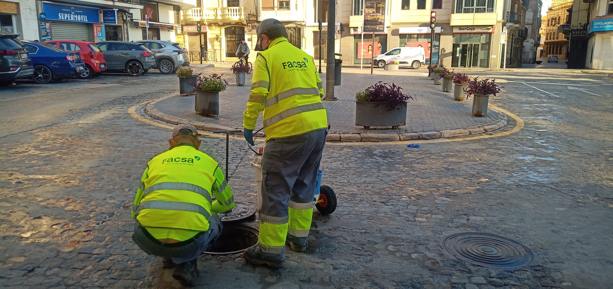 Operarios de Facsa trabajan en la desratización y desinsectación del alcantarillado en Burriana Operarios de Facsa trabajan en la desratización y desinsectación del alcantarillado en Burriana