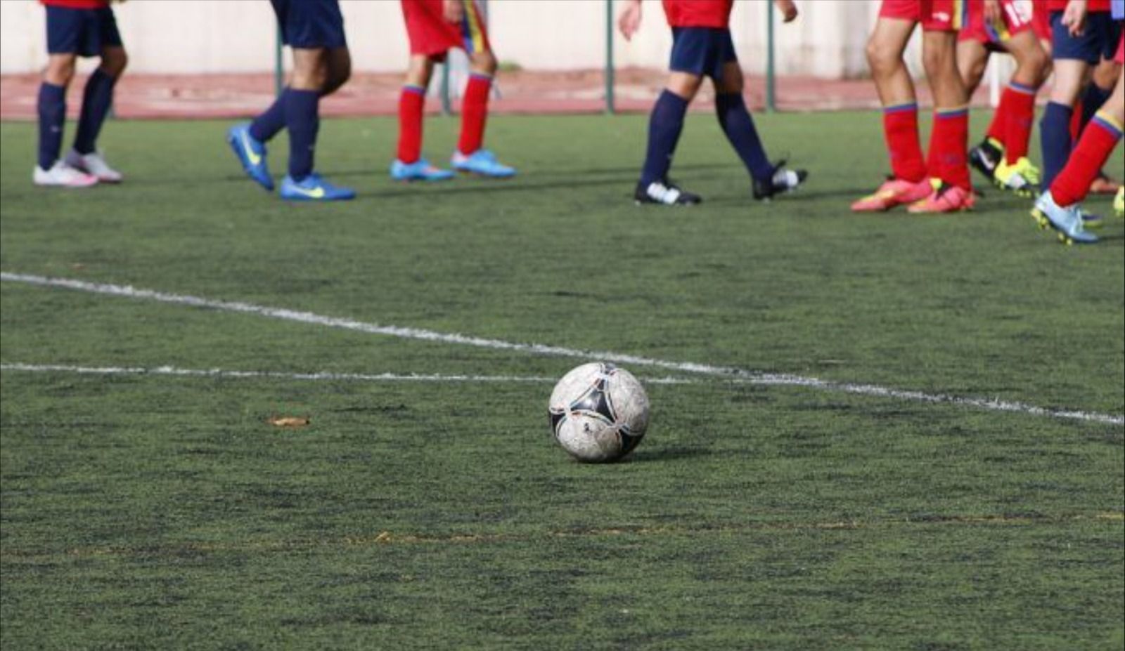 Un partit de futbol en un camp de Castelló