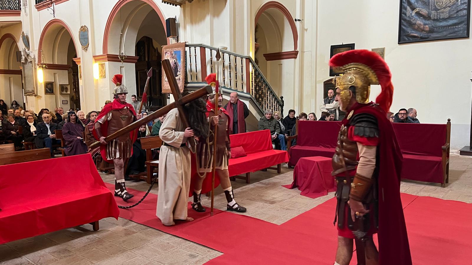 Interior de l'església parroquial de Torrehermosa fent una representació de Jesucrist