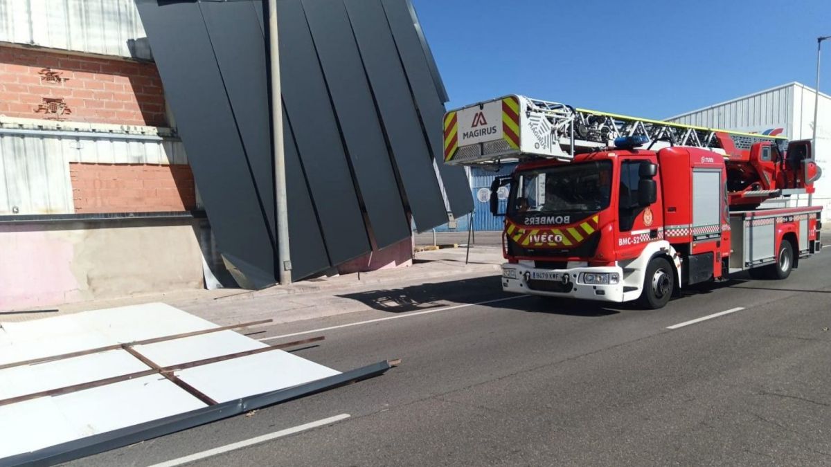 Caiguda del sostre d'una nau industrial en Castelló Caiguda del sostre d'una nau industrial en Castelló