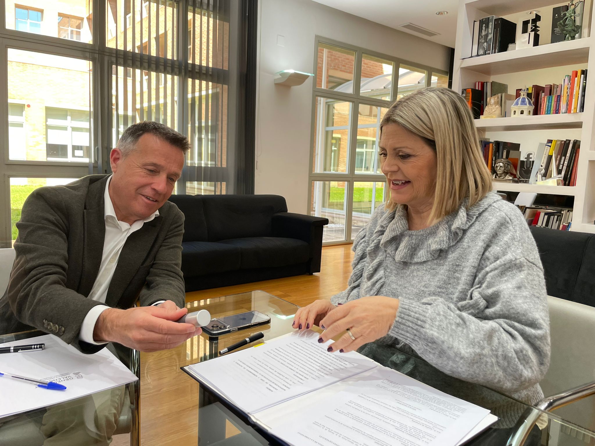 L'alcalde de Borriana i la consellera de Cultura L'alcalde de Borriana i la consellera de Cultura