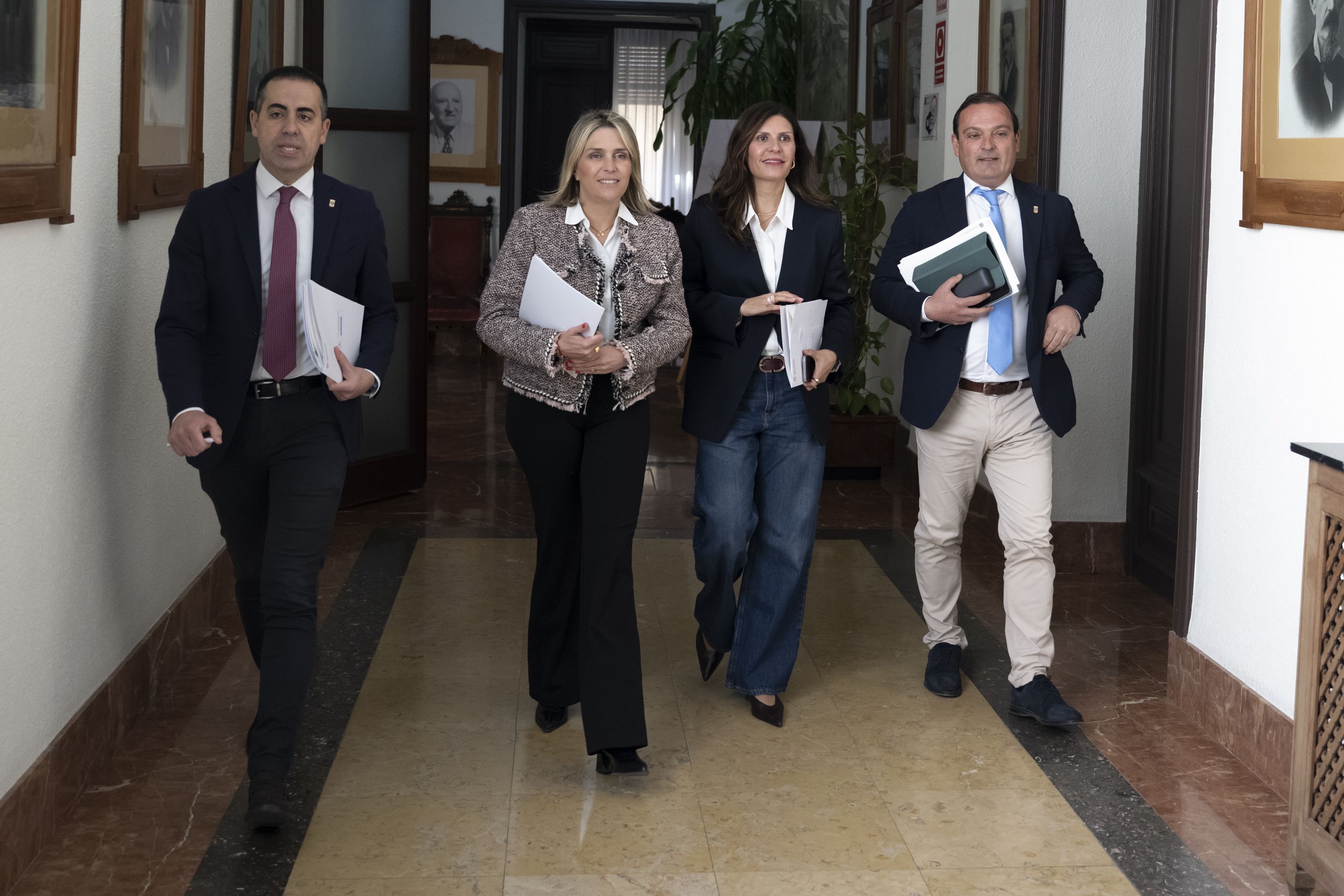 La presidenta de la Diputació, Rosa Barrachina, juntament amb la resta de vicepresidents La presidenta de la Diputació, Rosa Barrachina, juntament amb la resta de vicepresidents