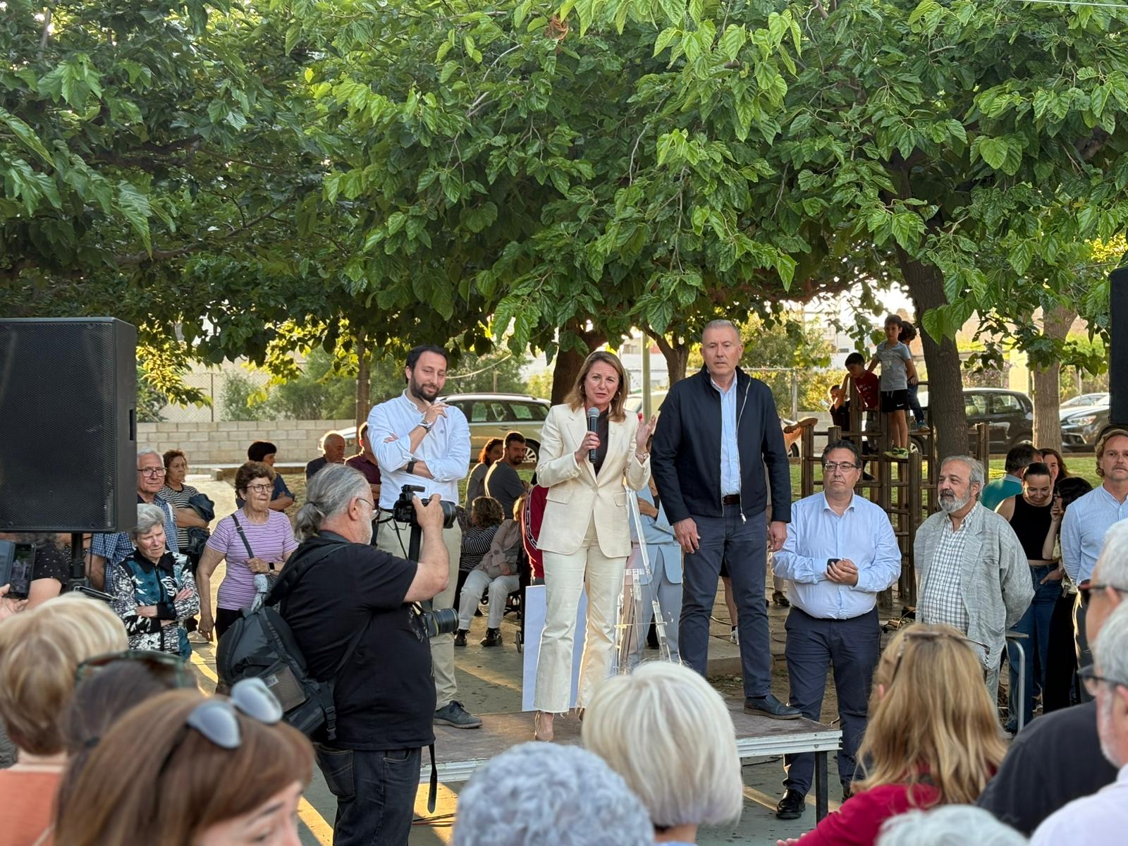 Reunió de l'alcaldesa Begoña Carrasco a l'avinguda Alcora Reunió de l'alcaldesa Begoña Carrasco a l'avinguda Alcora
