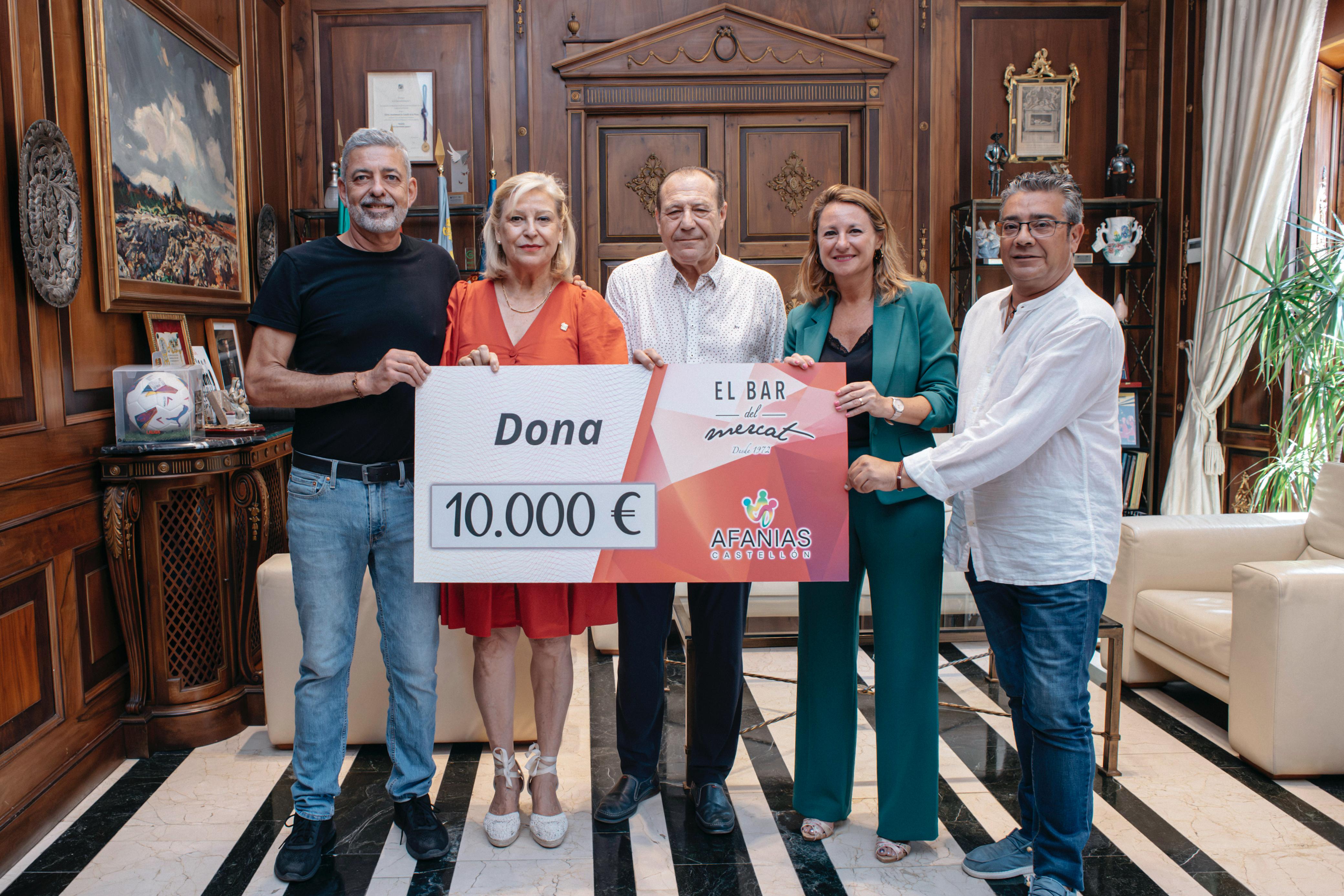 10.000 euros del "Vermut Solidari" 10.000 euros del "Vermut Solidari"