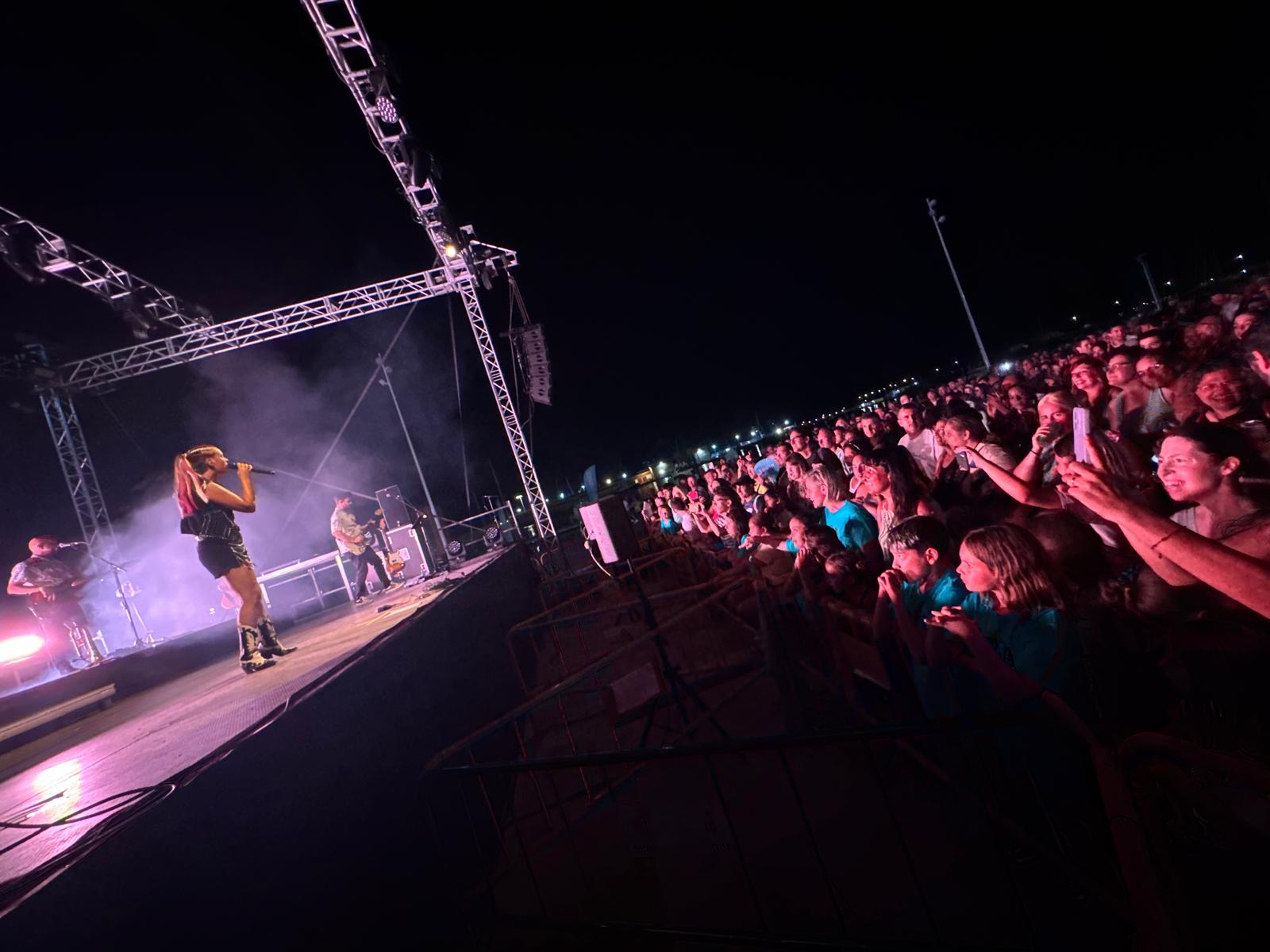 Concert d'Isabel Aaiún en el Grau en les Festes de Sant Pere