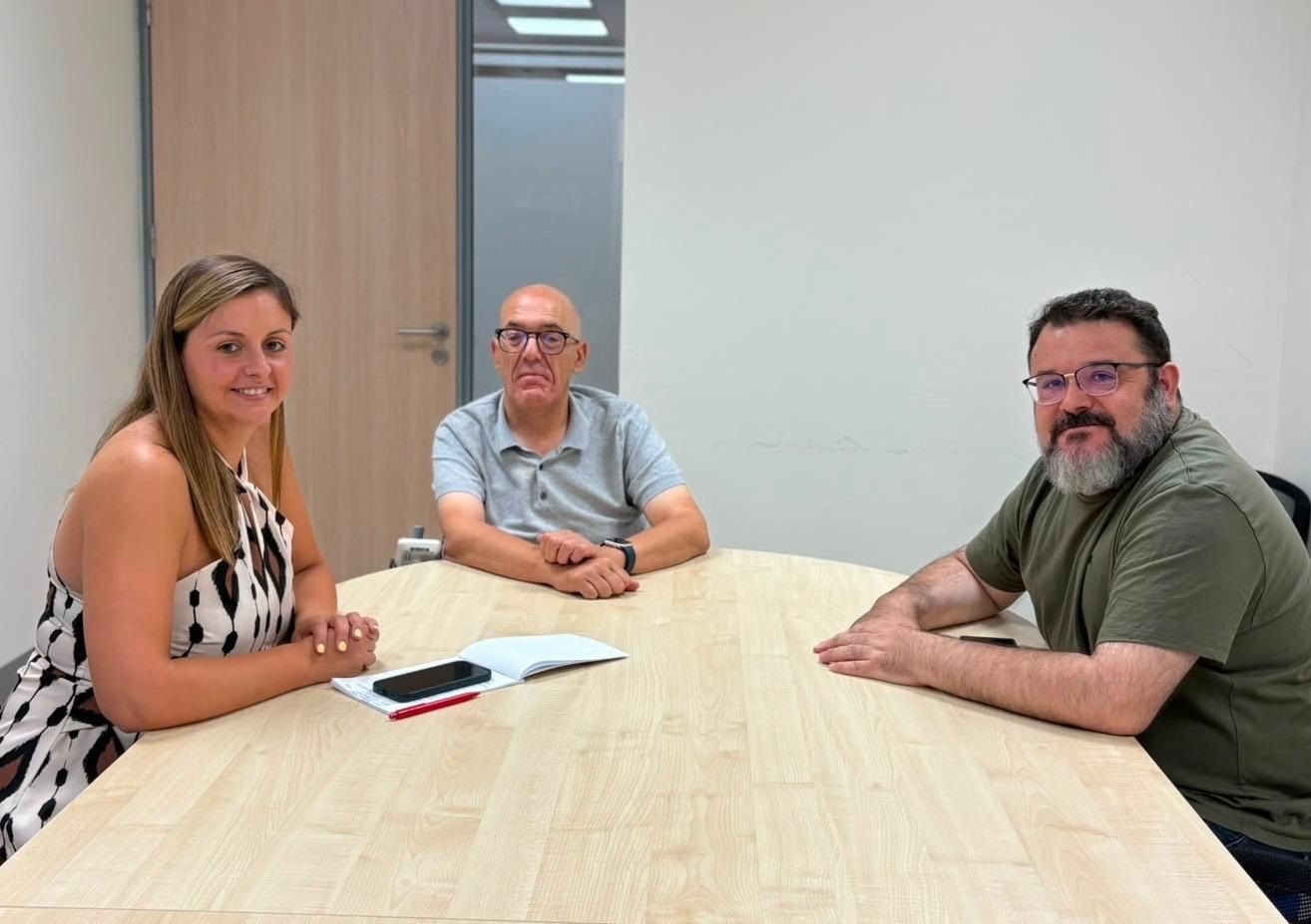 Arantxa Miralles es reunix amb COCEMFE Arantxa Miralles es reunix amb COCEMFE