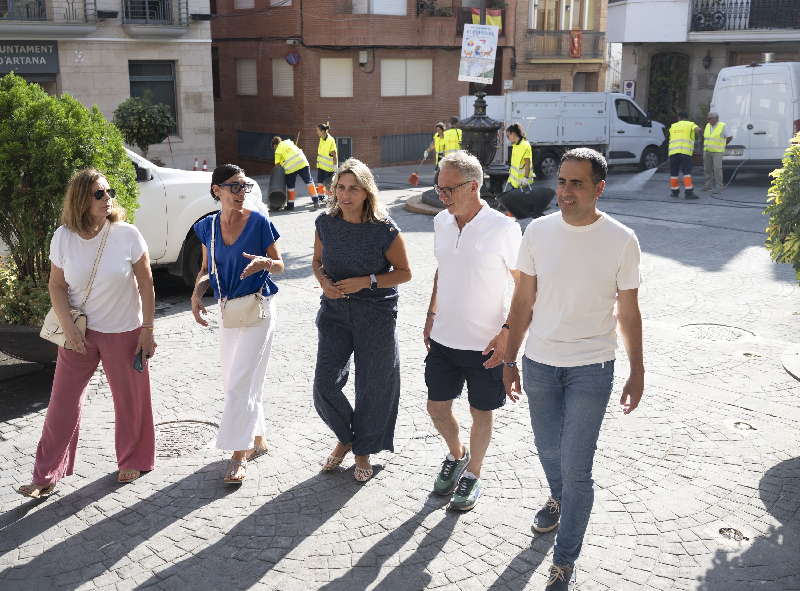 Marta Barrachina visita un dels pobles afectats per l'incendi Marta Barrachina visita un dels pobles afectats per l'incendi