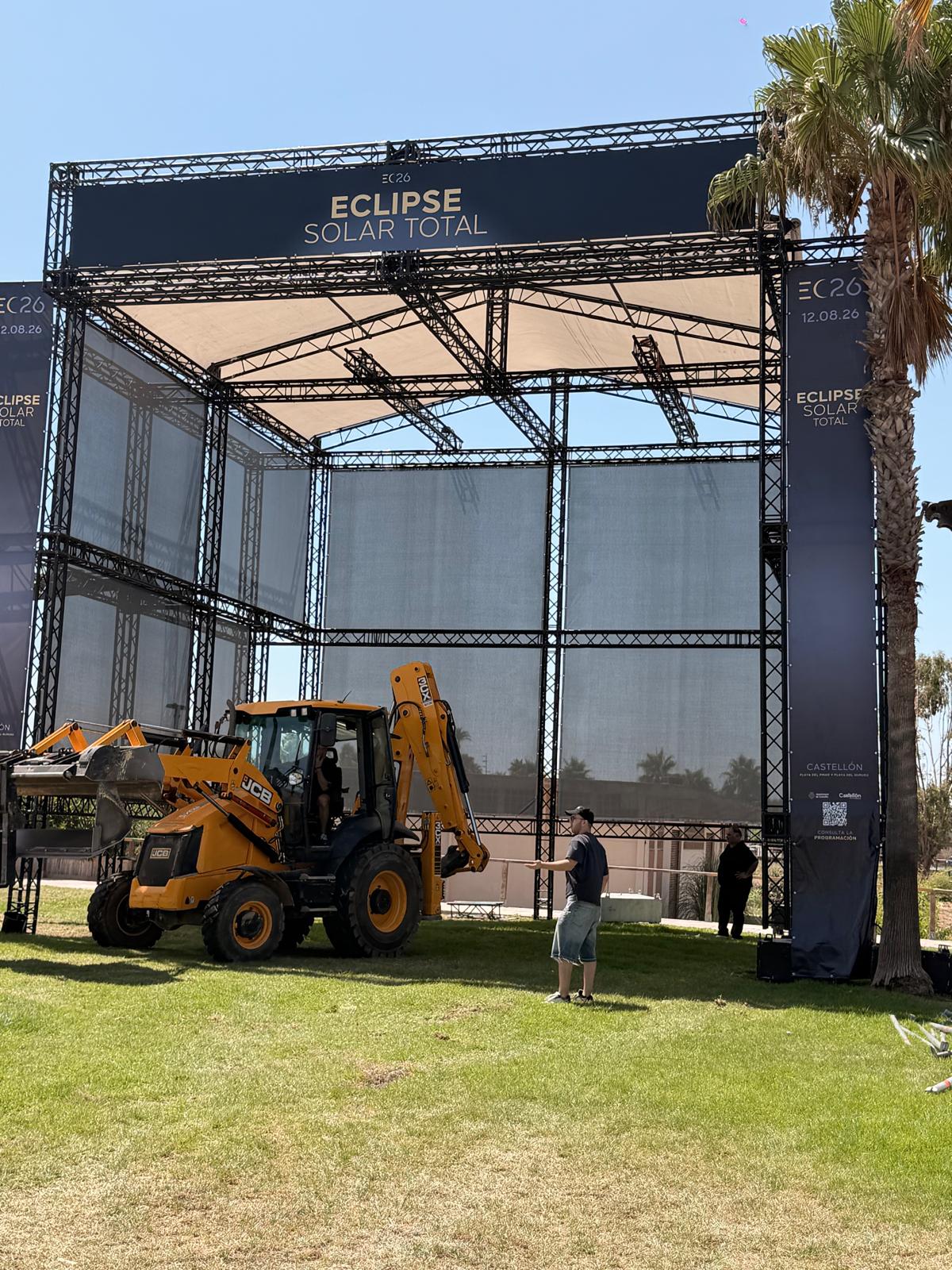 El dilluns comença el muntatge de l'Escenari Sol a l'entorn del Planetari i la platja de la Pineda