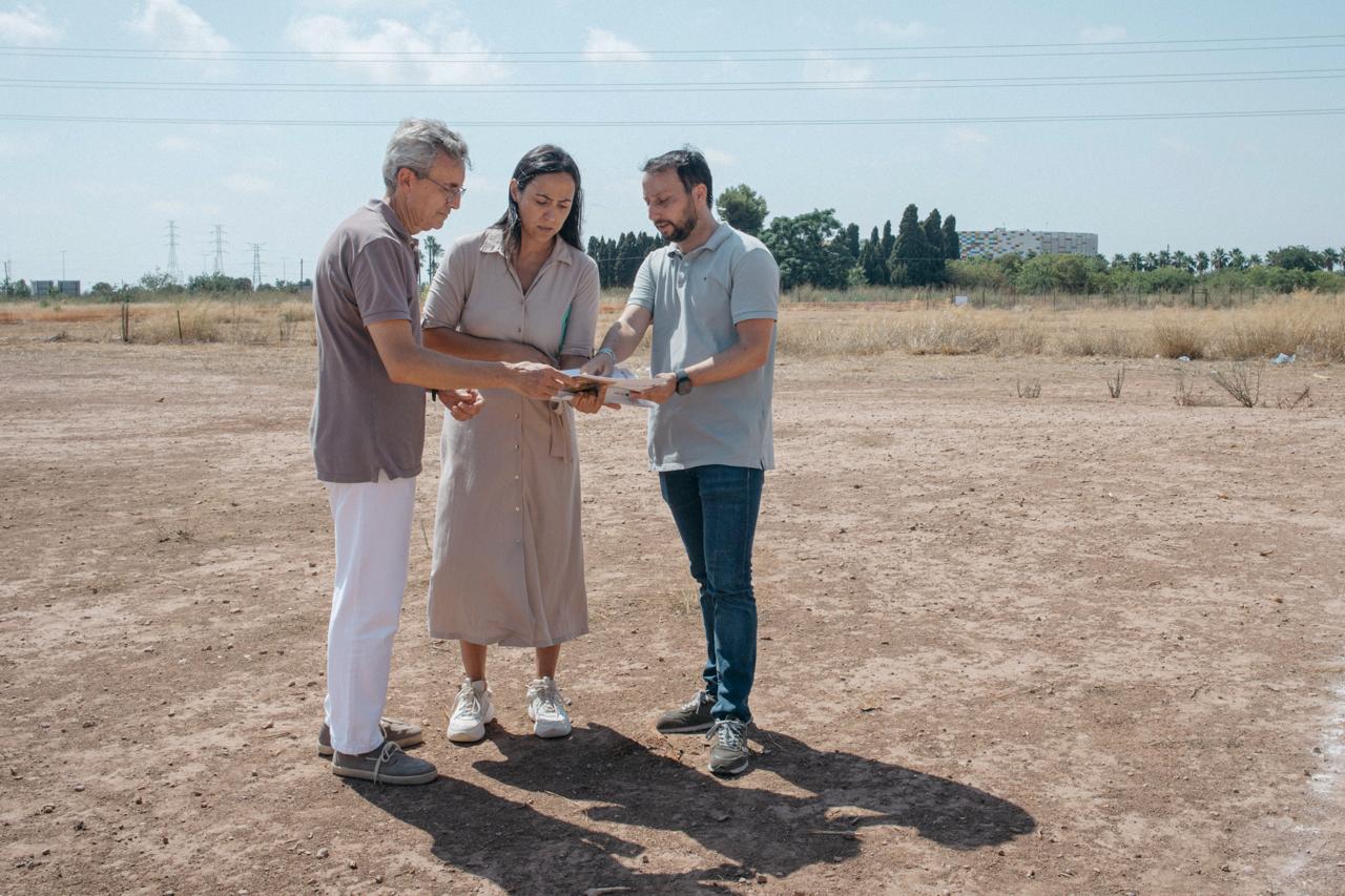 Sergio Toledo juntament amb Alba Martín i Germán Huguet en el terreny de Censal Parc
