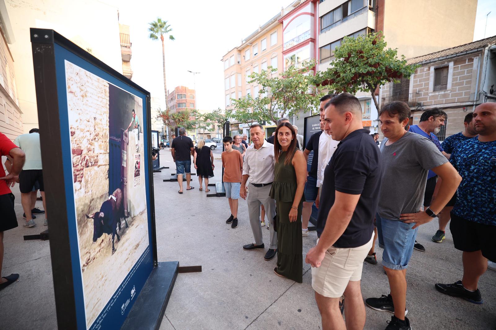 Exposició a l'aire lliure pels 50 anys de la Comissió del Bou a Borriana Exposició a l'aire lliure pels 50 anys de la Comissió del Bou a Borriana