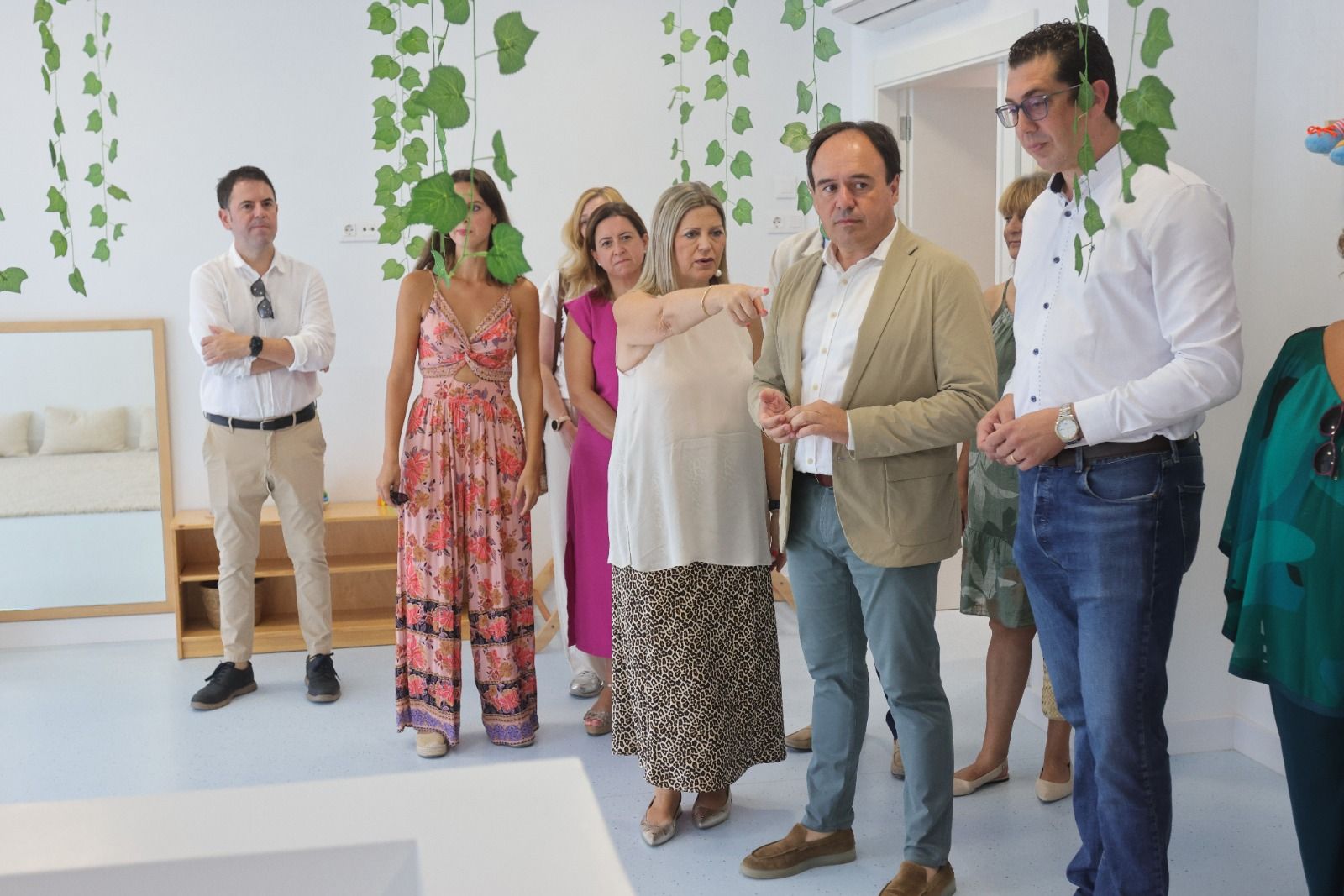 Pérez Llorca visita una escuela infantil