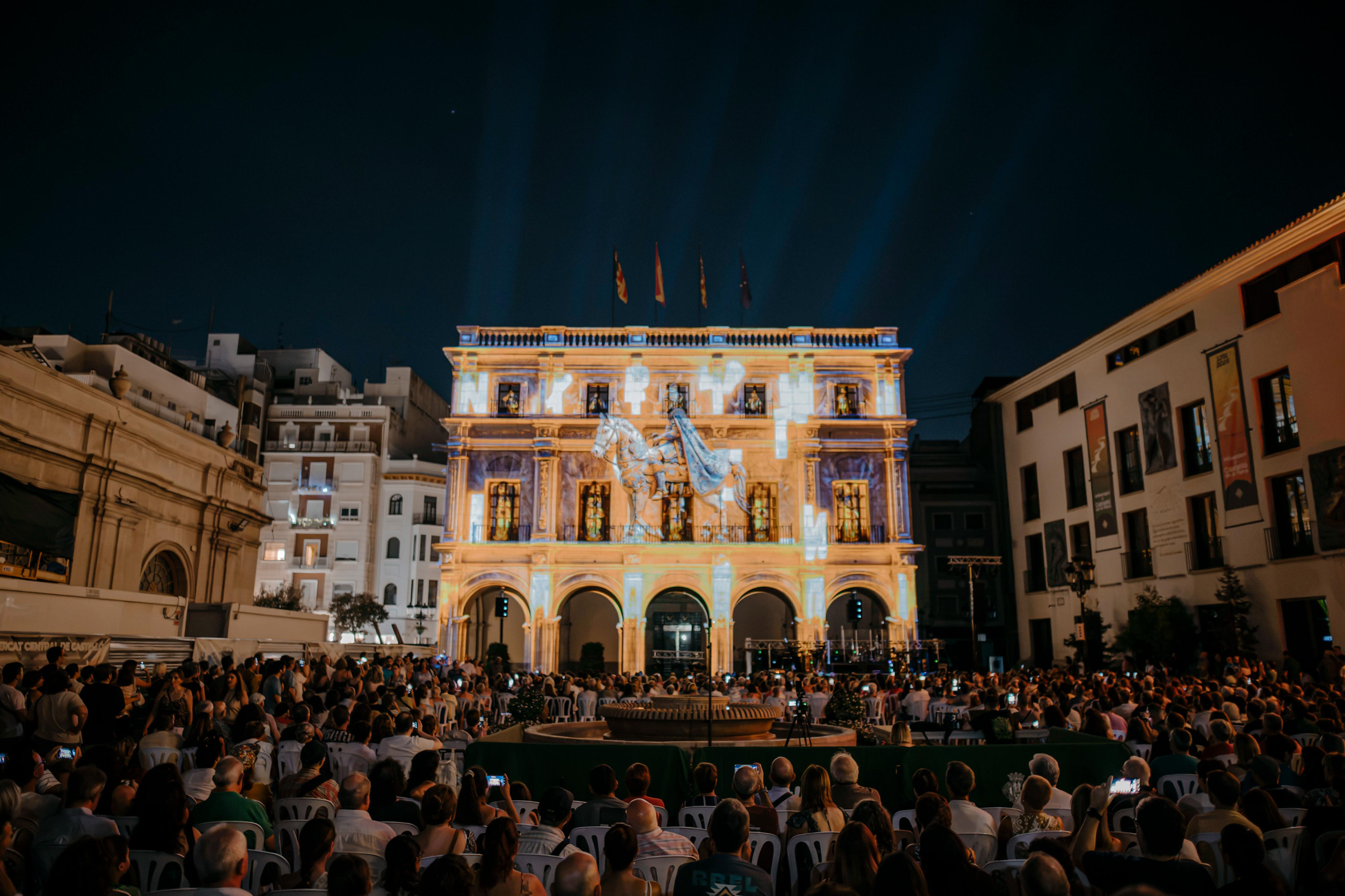La plaça Major de Castelló acull el primer passe d'un videomapping