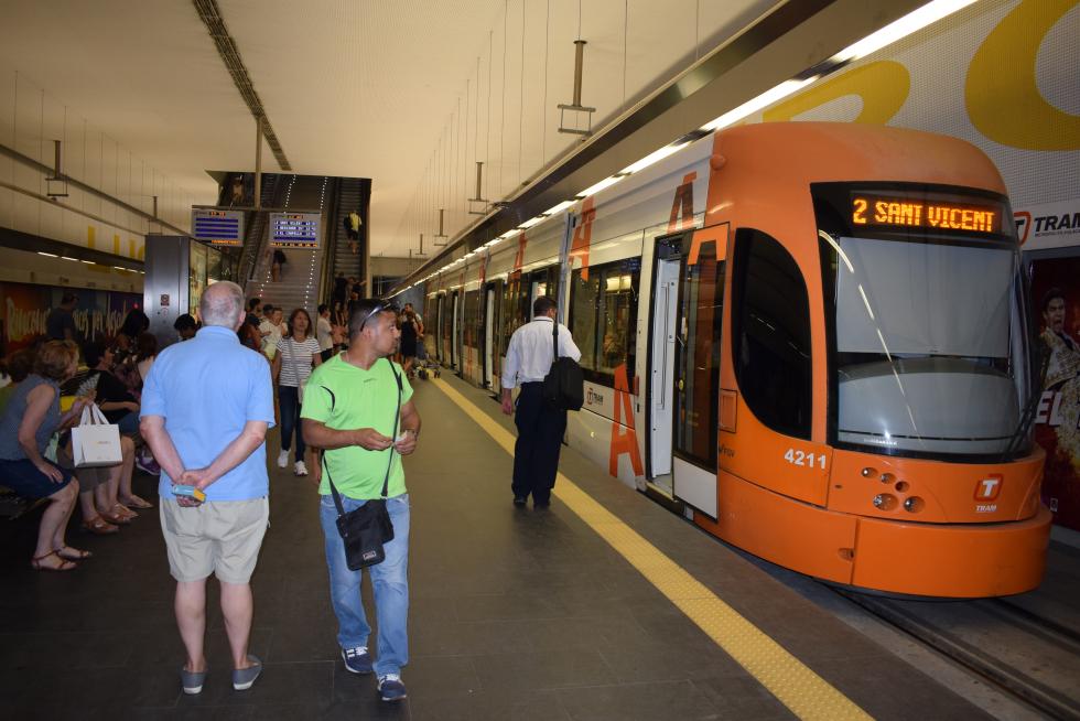 image?url=https%3A%2F%2Fcomunica.gva.es%2Fo%2Fadaptive media%2Fimage%2F414916852%2Fm%2F260912 FGV foto viajeros%2Bagosto%2BTRAM