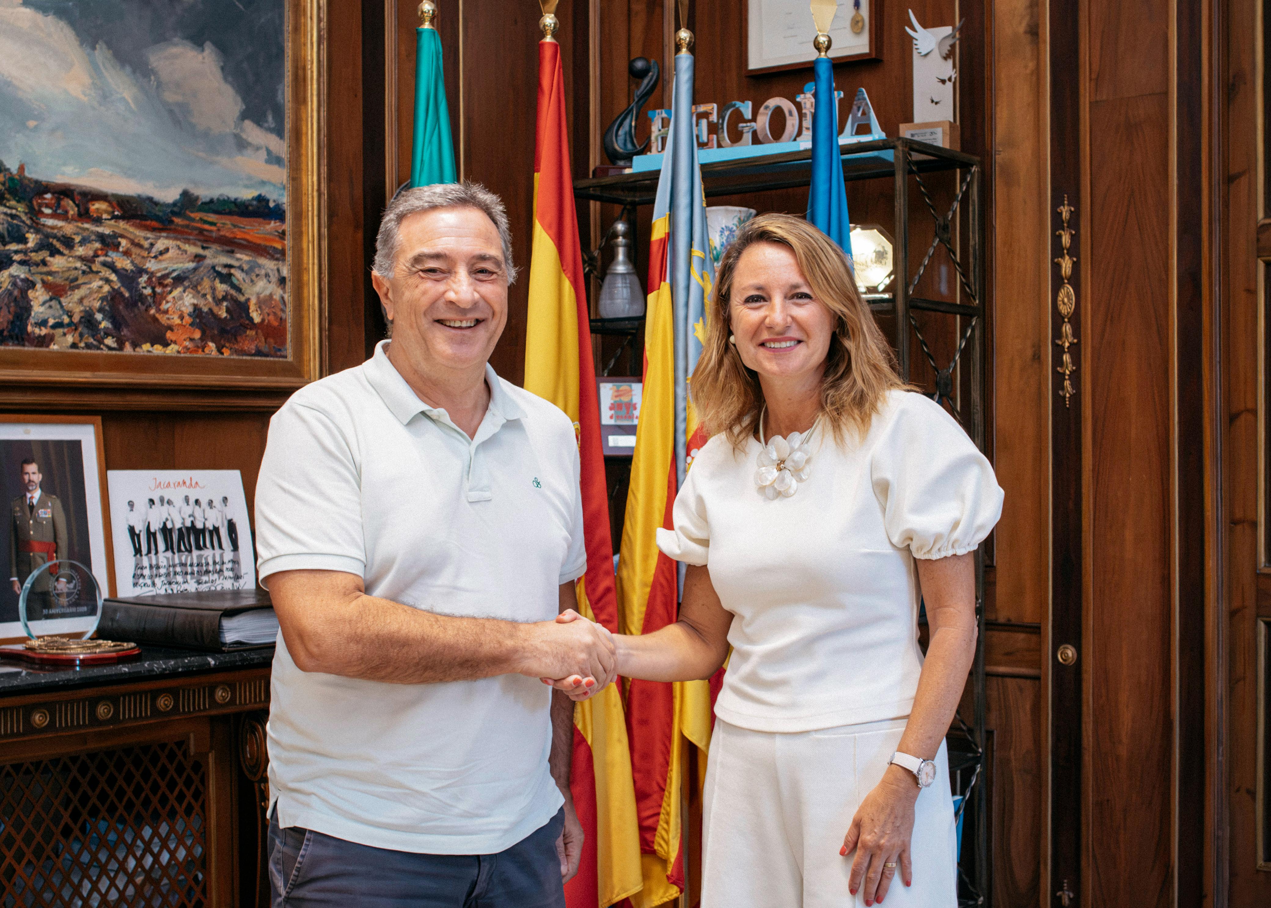 Reunió de l'alcaldessa, Begoña Carrasco, i el president de la FFCV, Salvador Gomar
