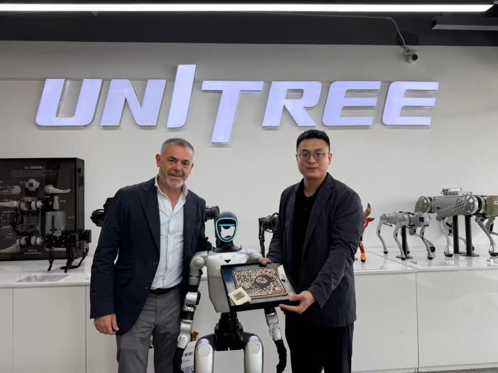 José Díez visita la seu de Unitree Robotics en Hangzhou